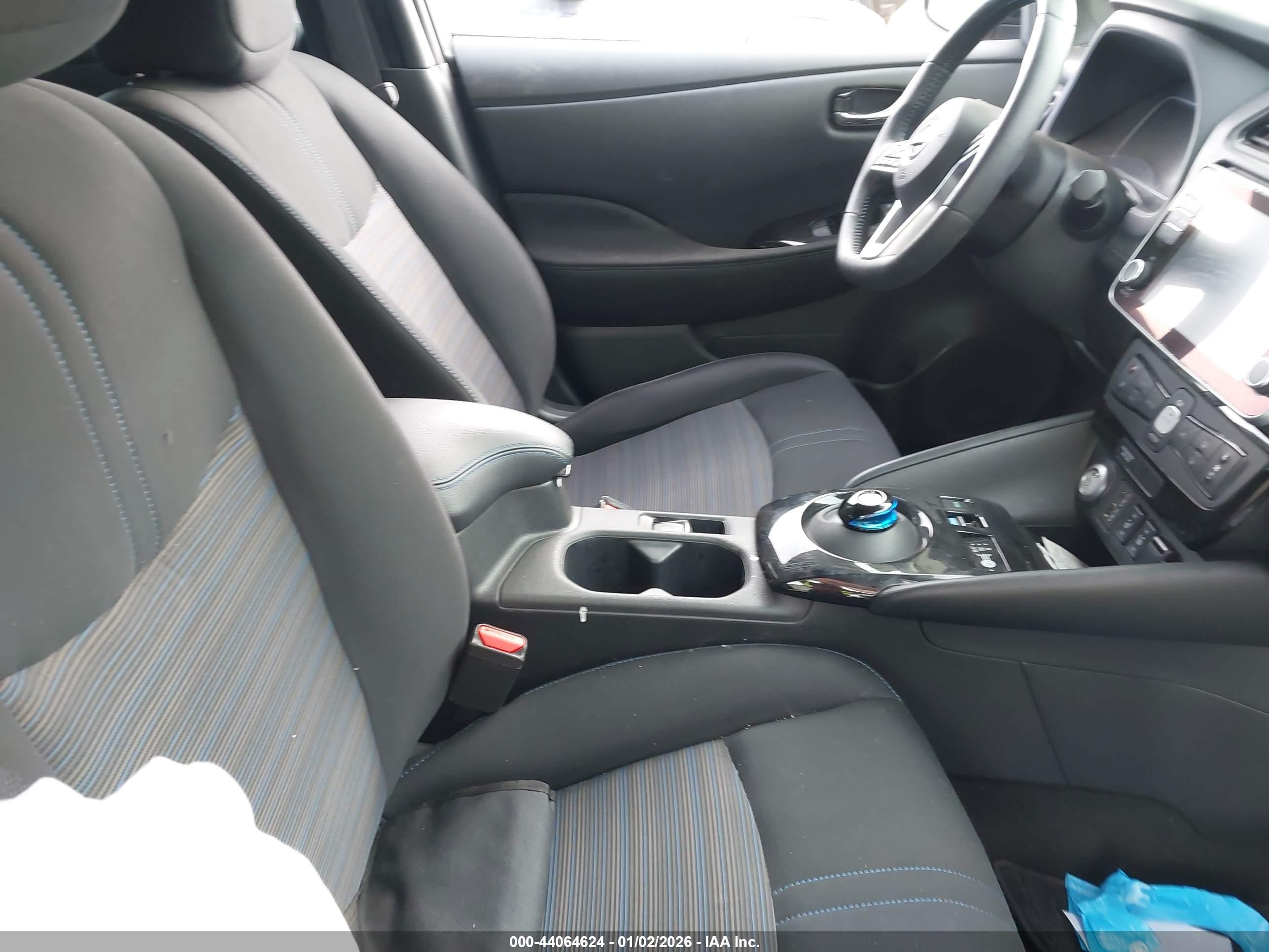 NISSAN LEAF image 5