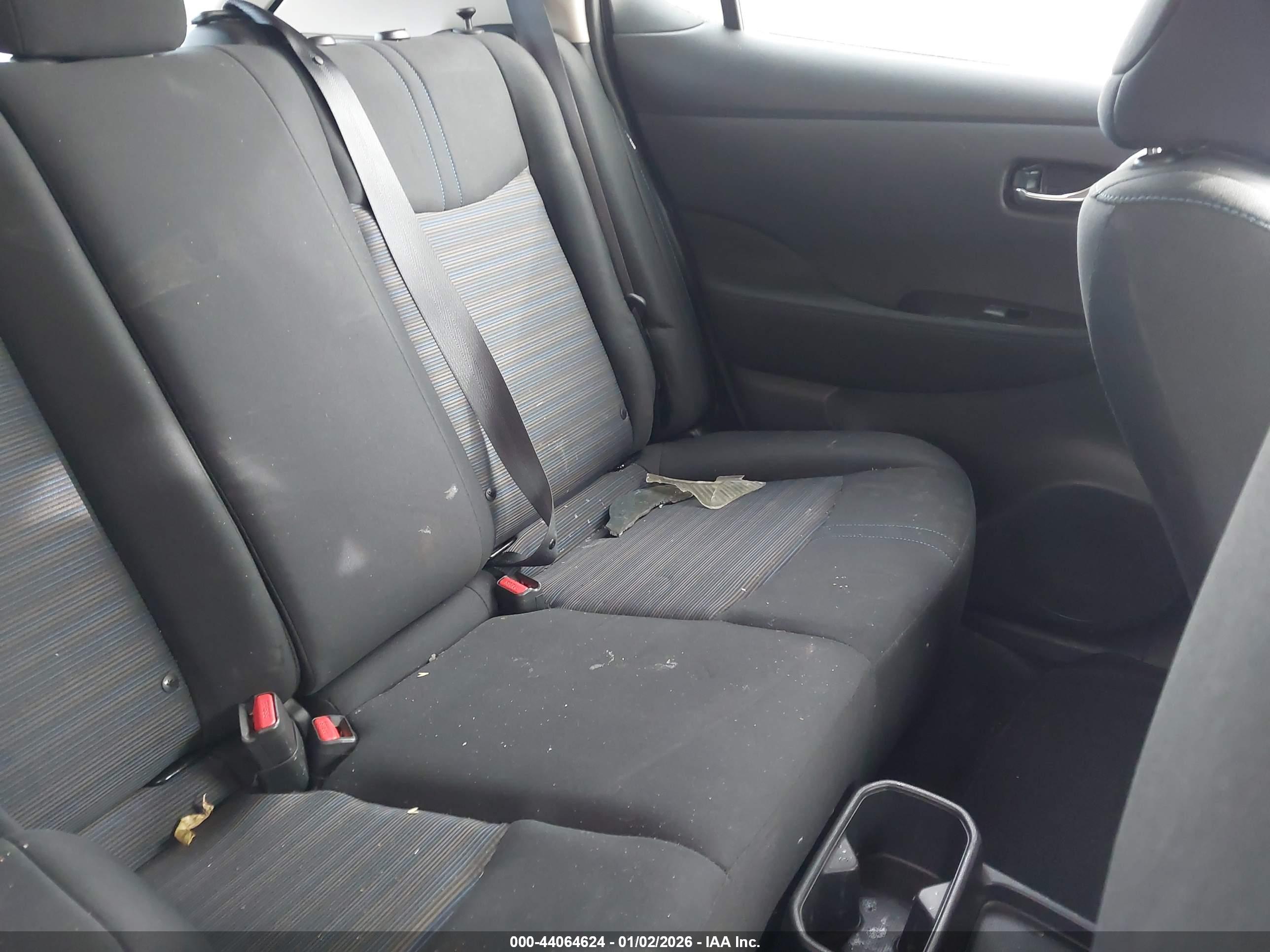 NISSAN LEAF image 8