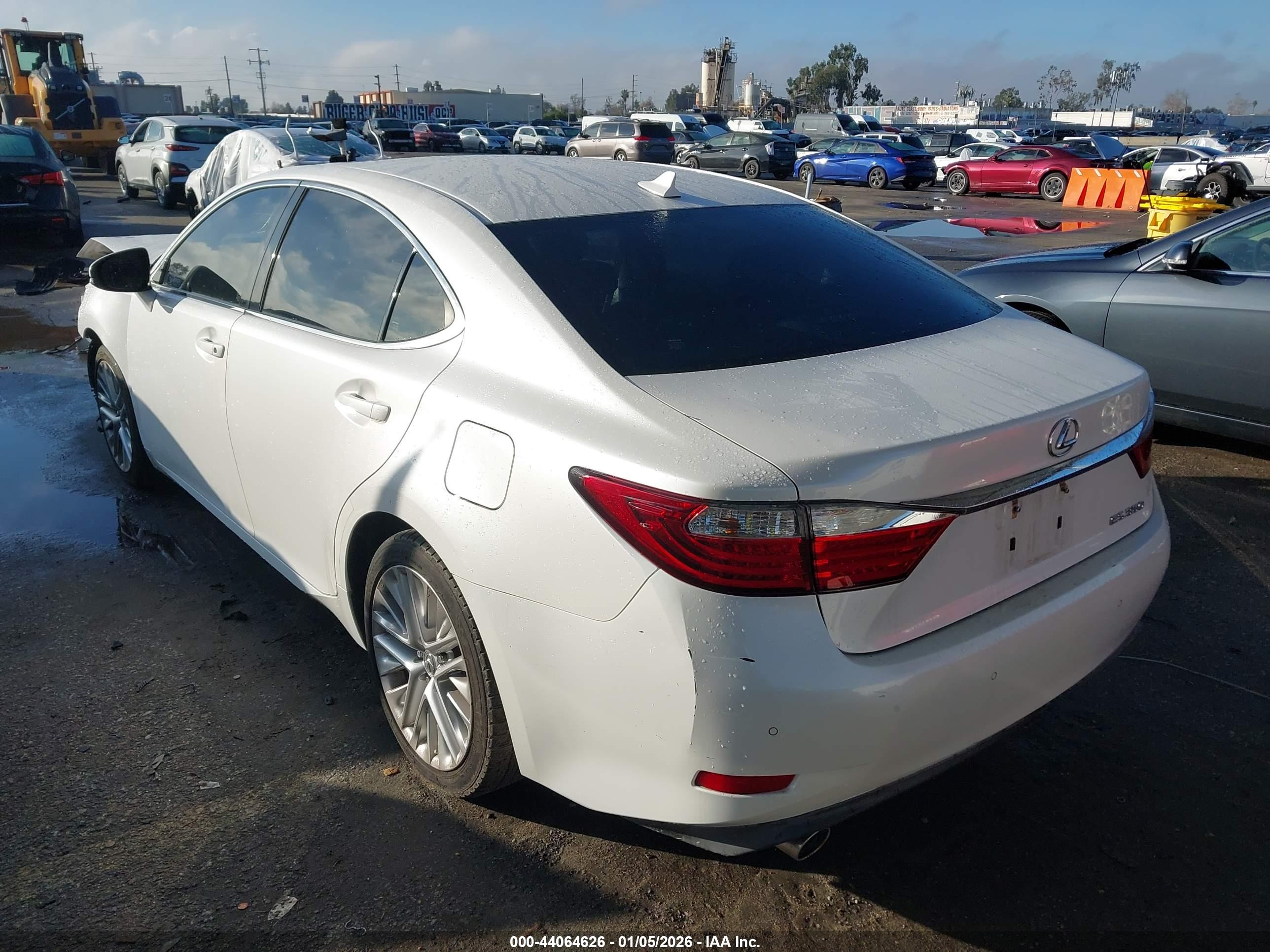 LEXUS ES image 3
