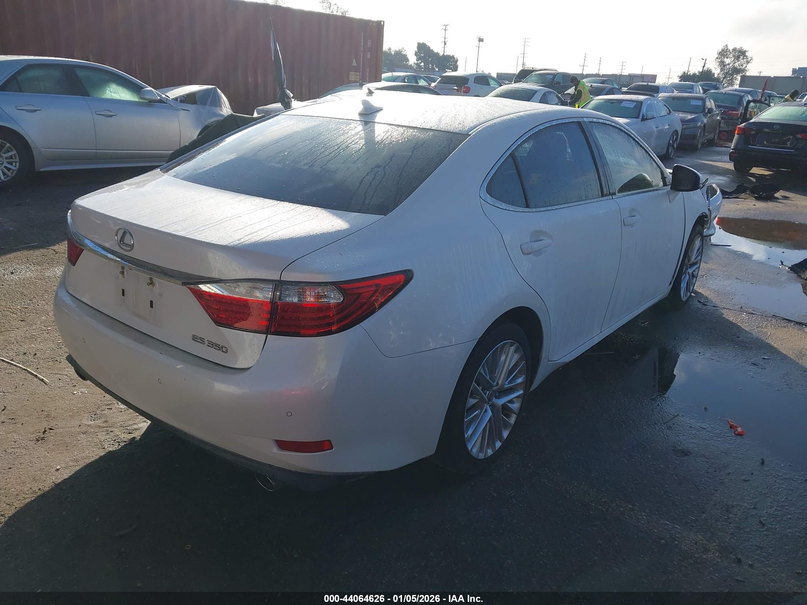LEXUS ES image 4