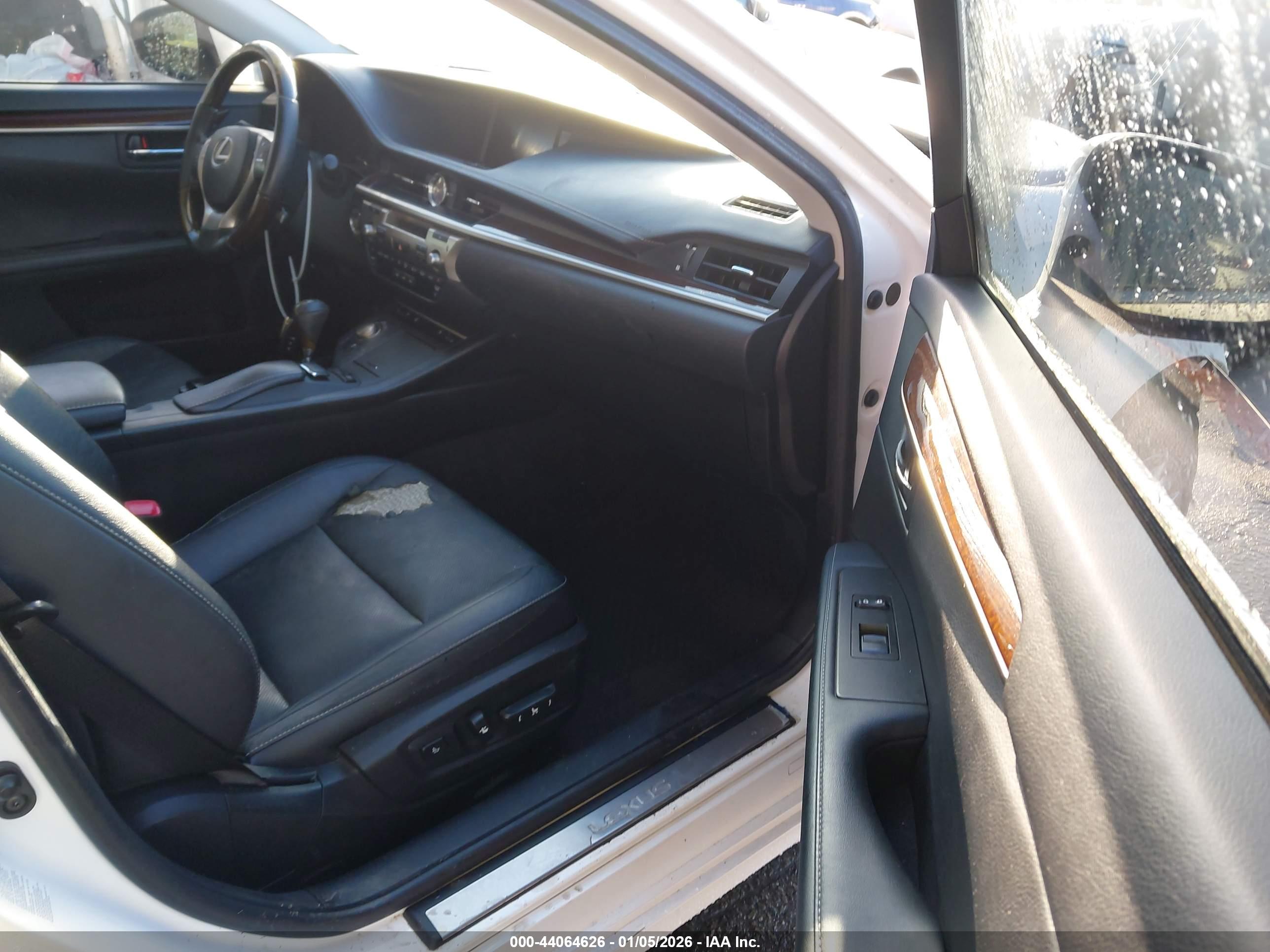 LEXUS ES image 5