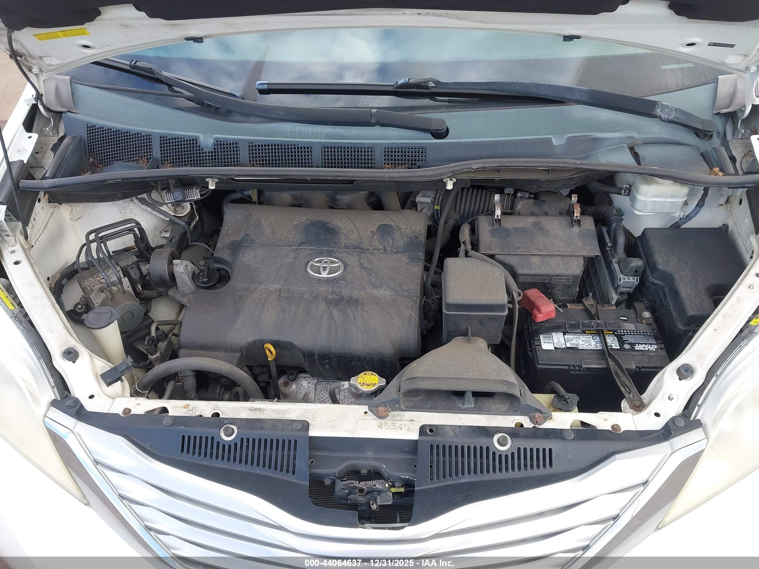 TOYOTA SIENNA image 10