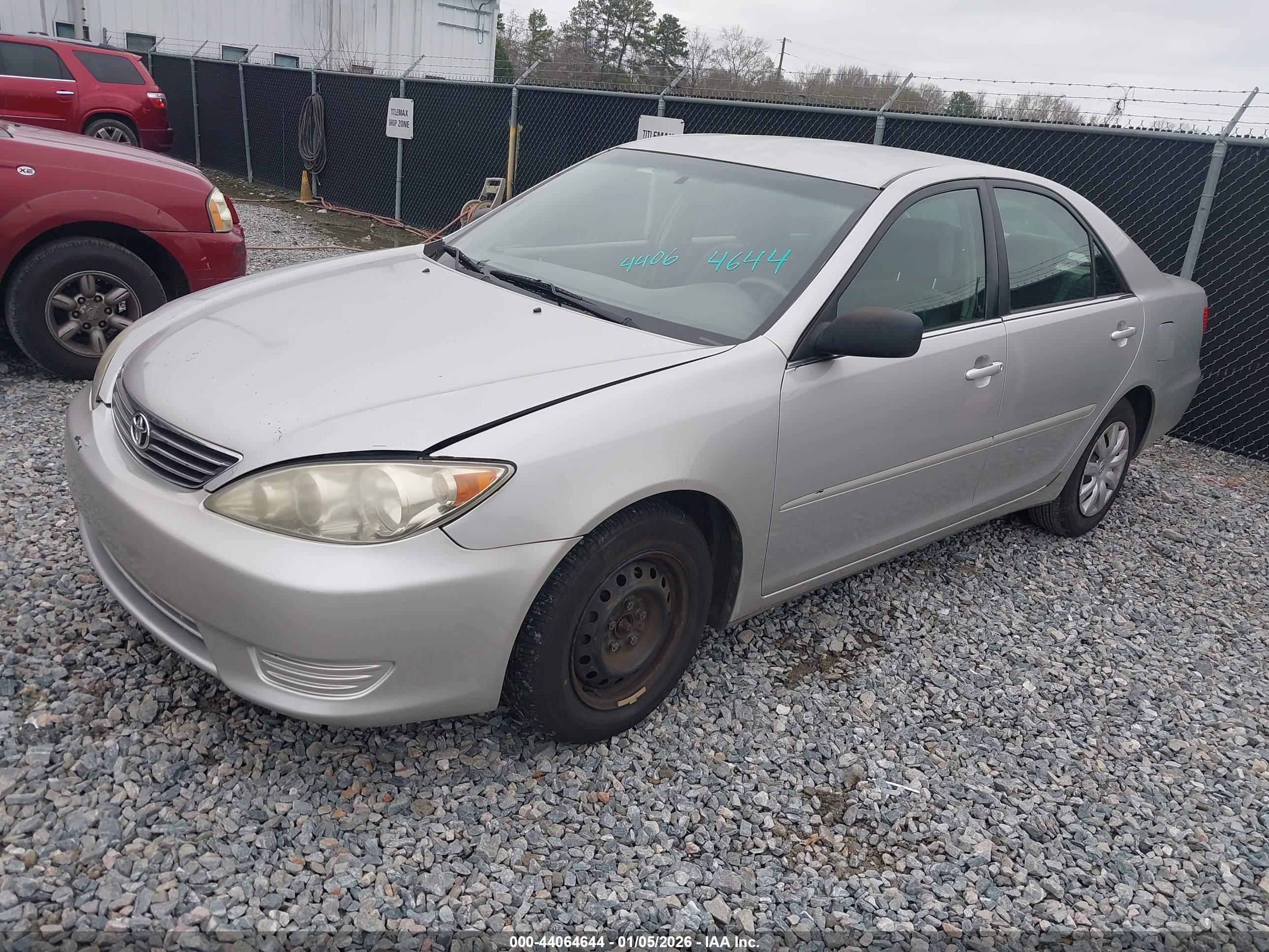 TOYOTA CAMRY image 2