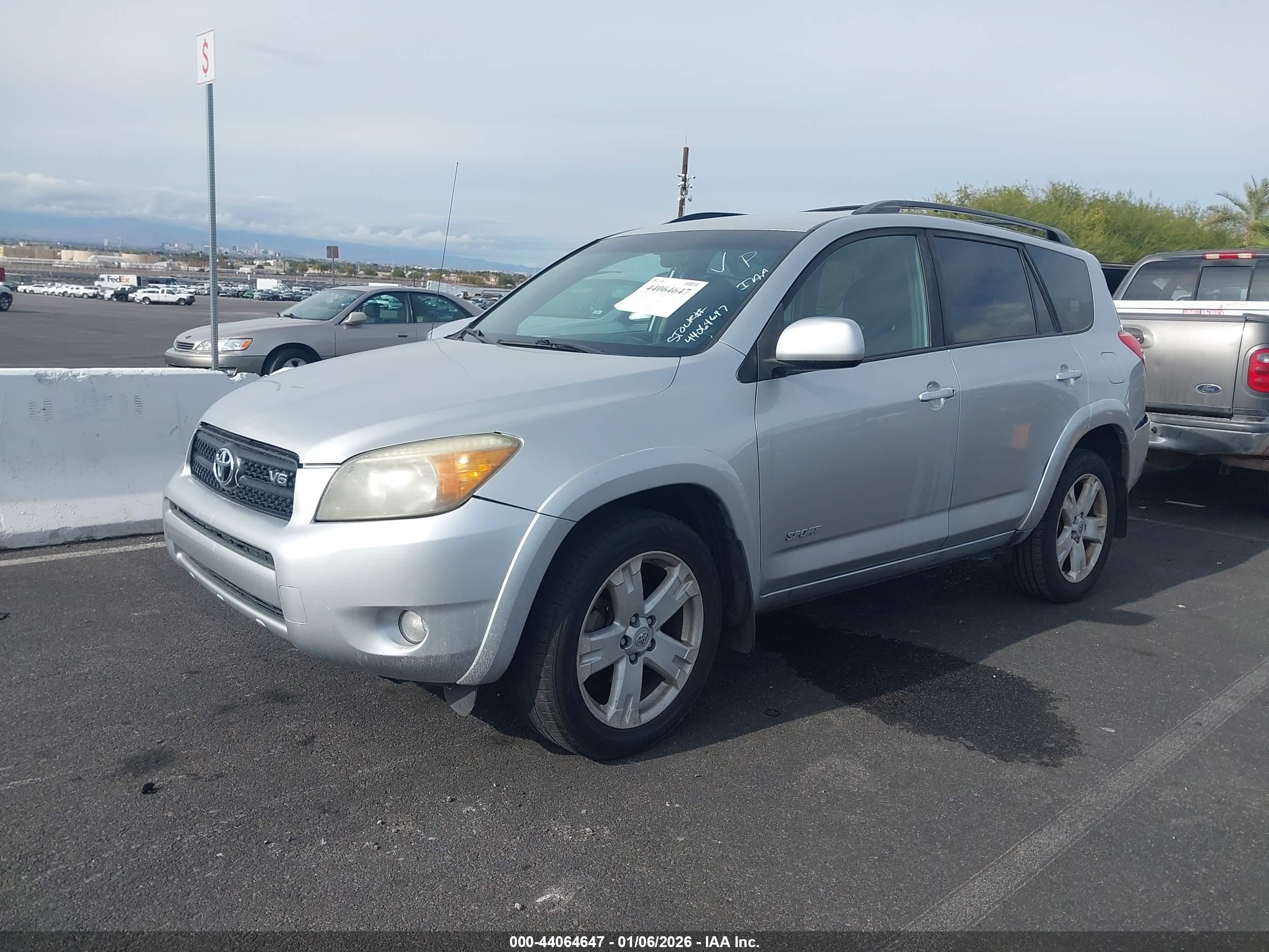 TOYOTA RAV4 image 2