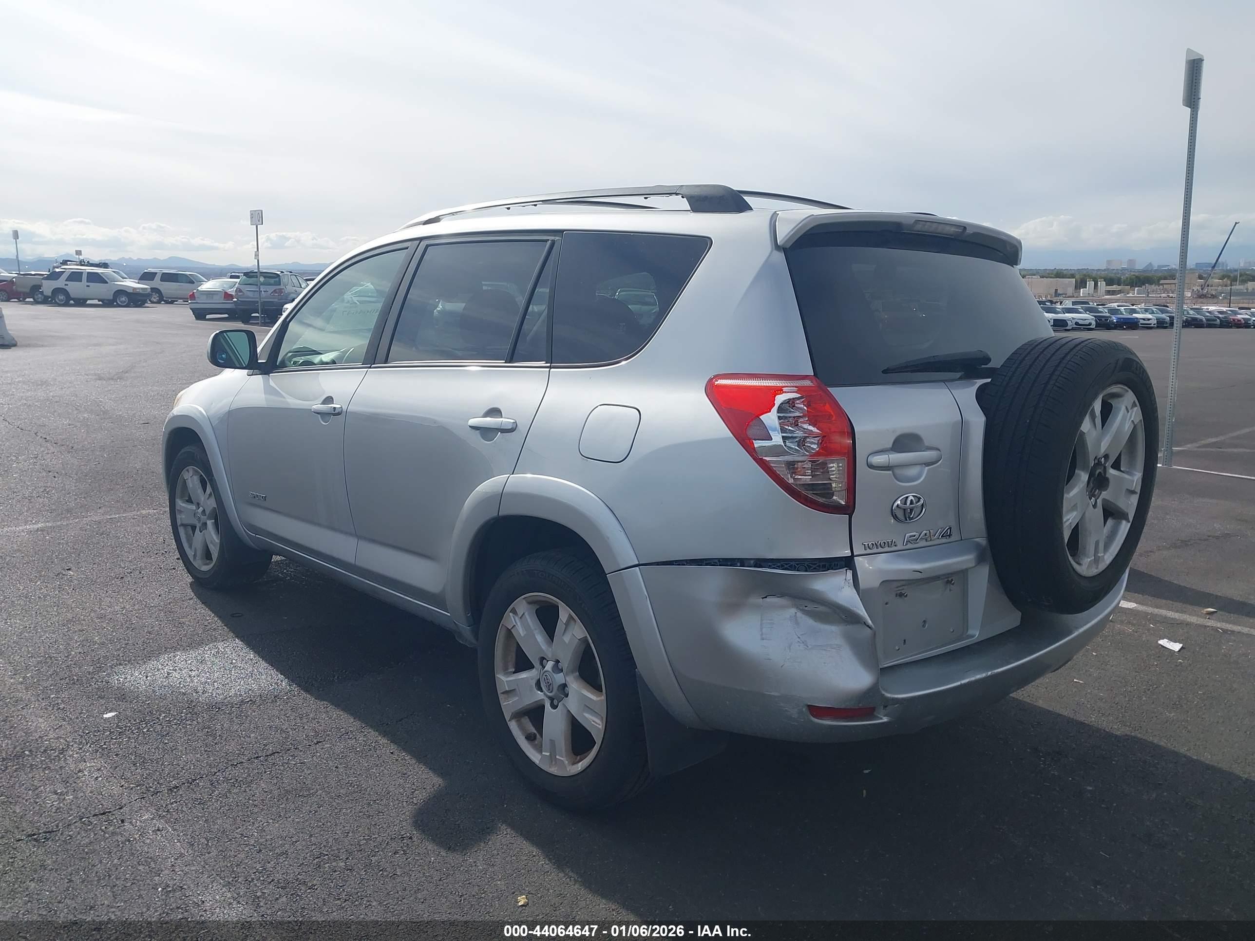 TOYOTA RAV4 image 3