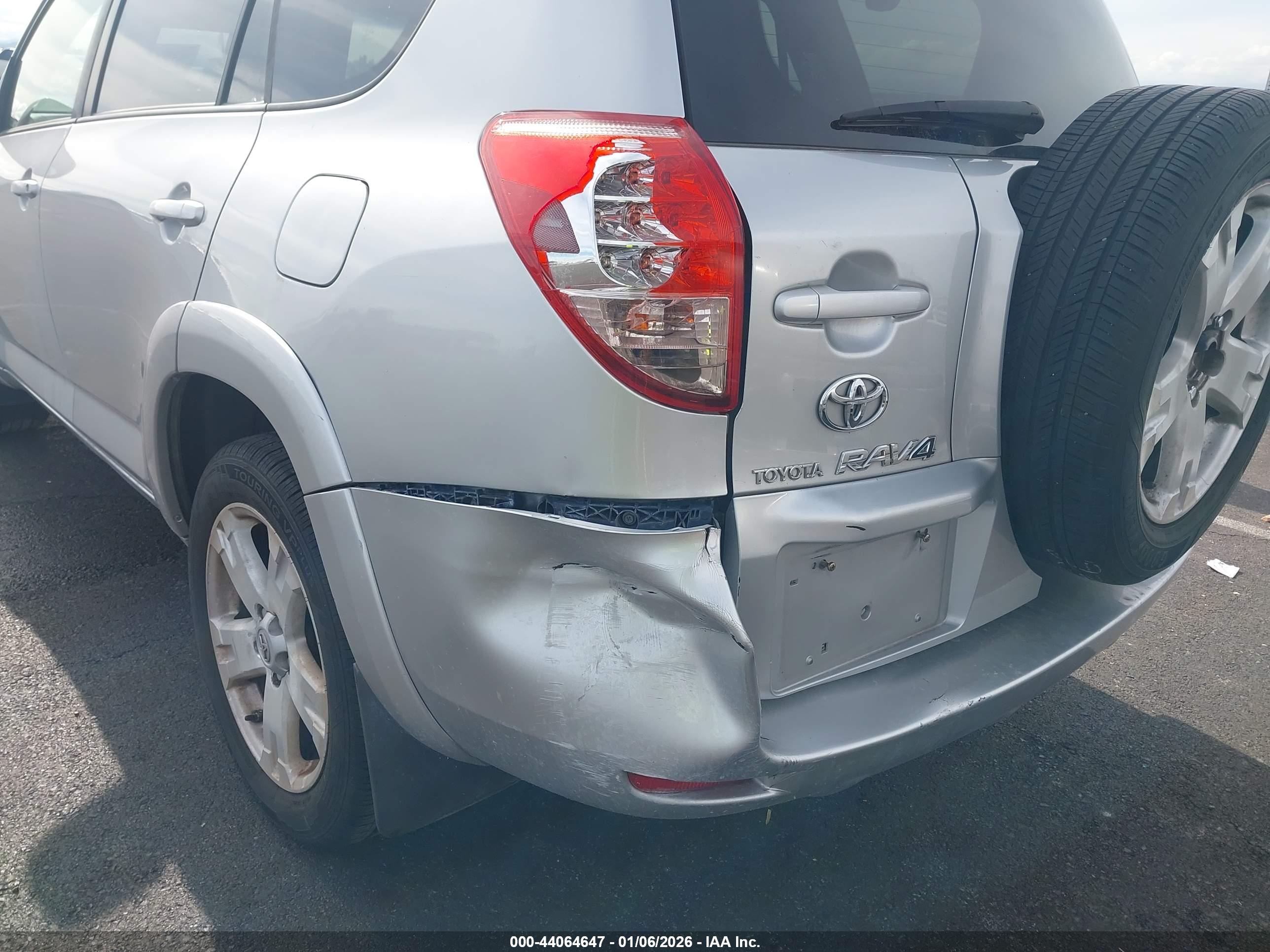 TOYOTA RAV4 image 6
