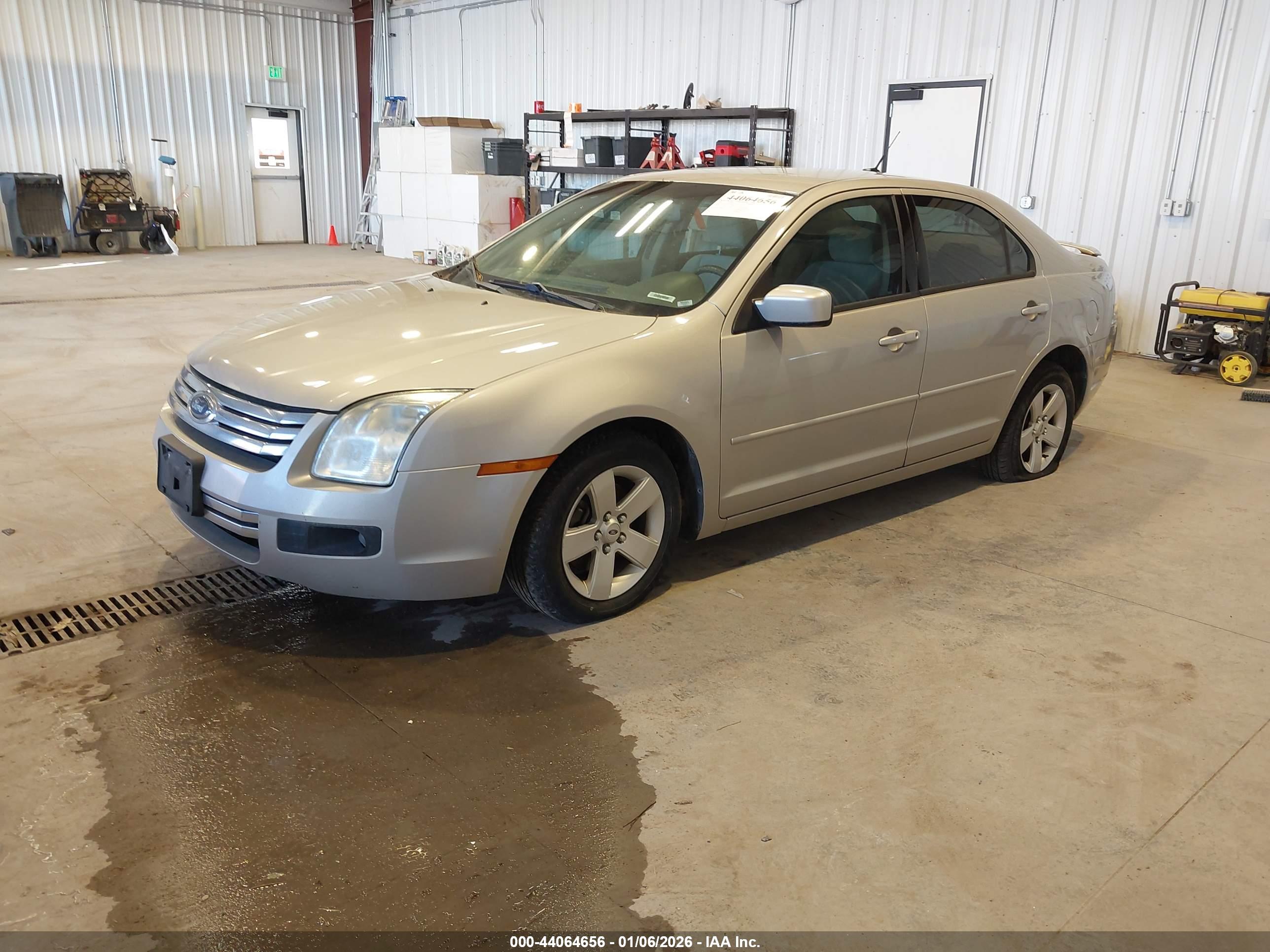 FORD FUSION image 2
