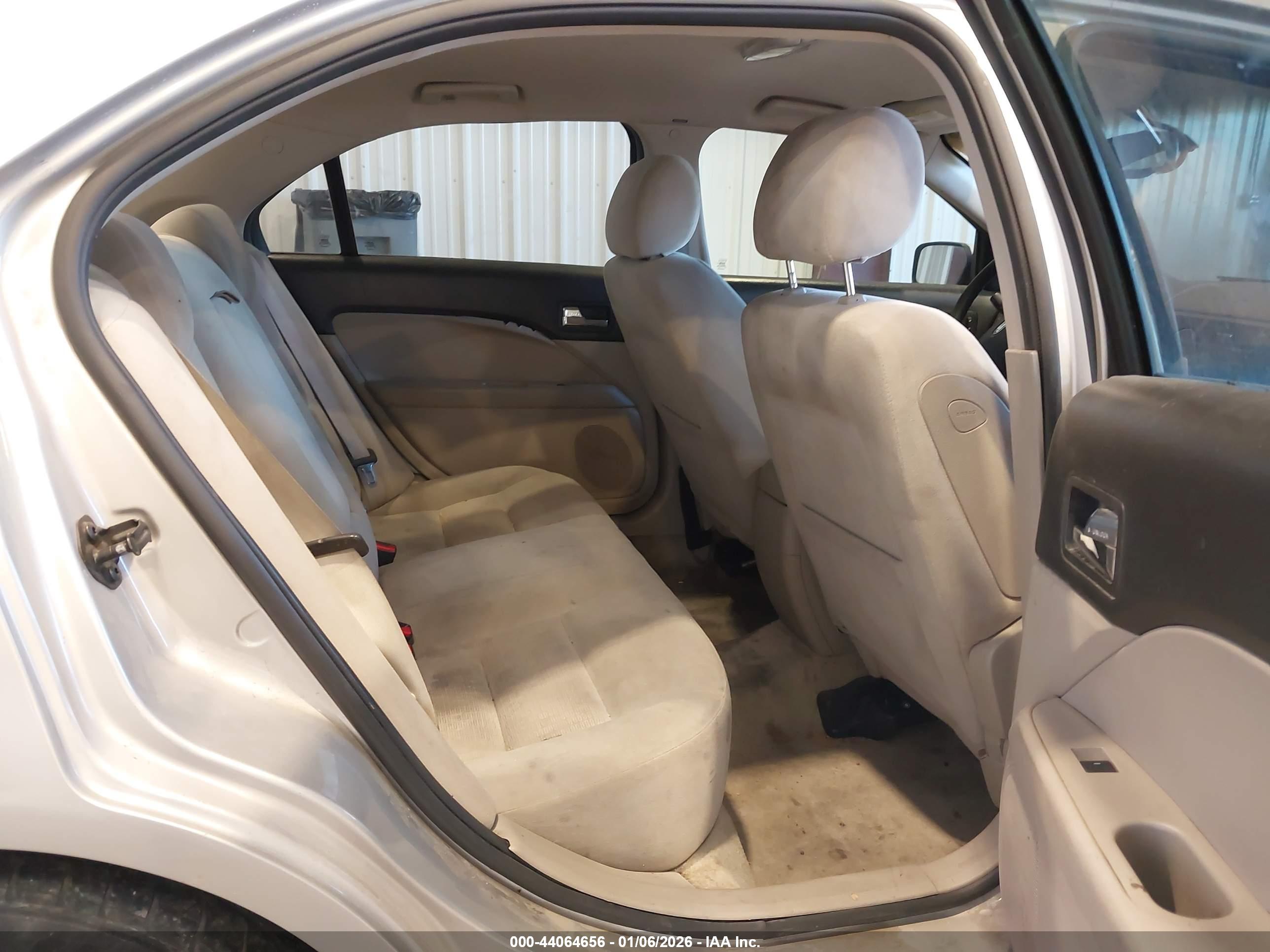 FORD FUSION image 8