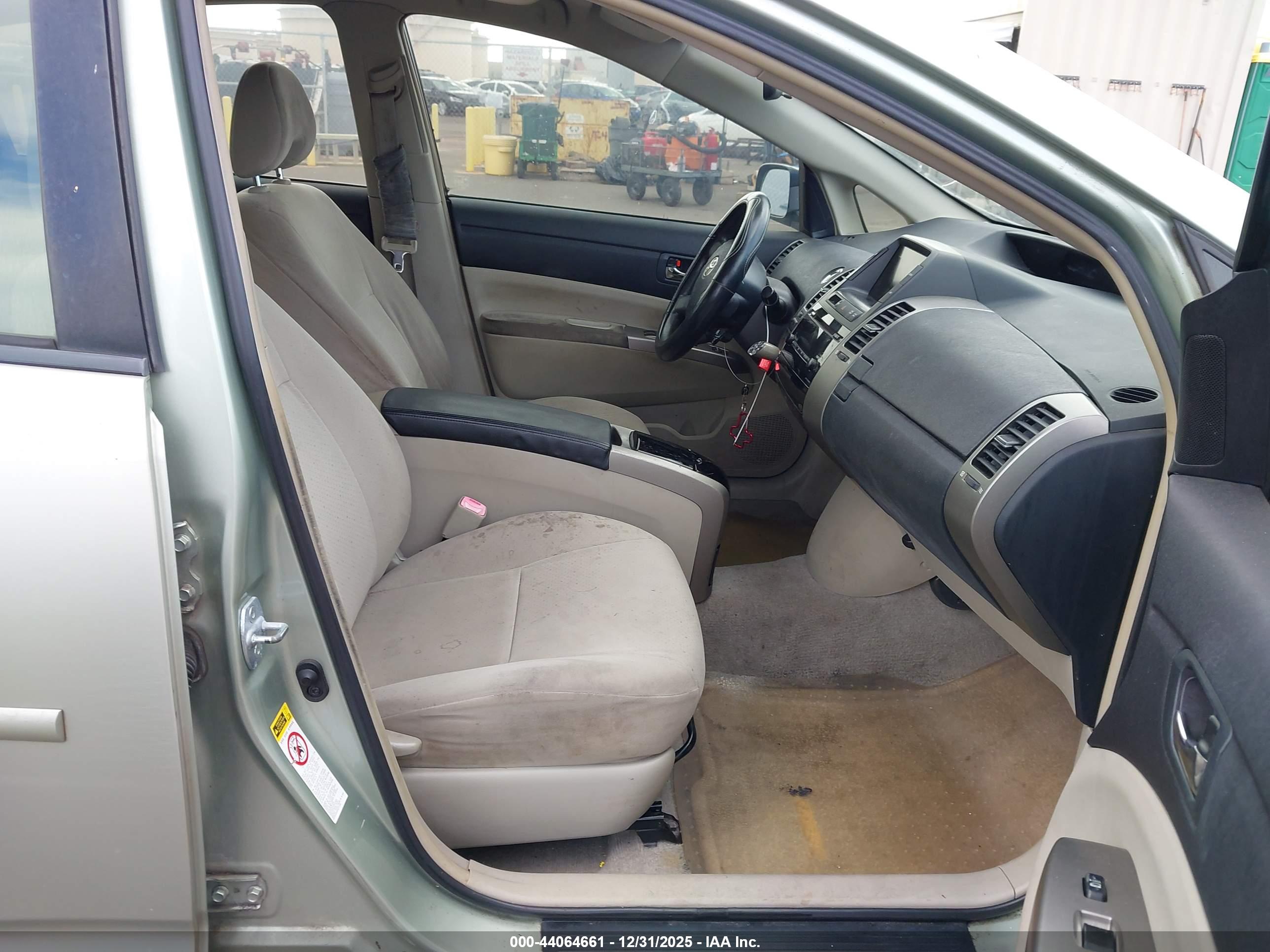 TOYOTA PRIUS image 5