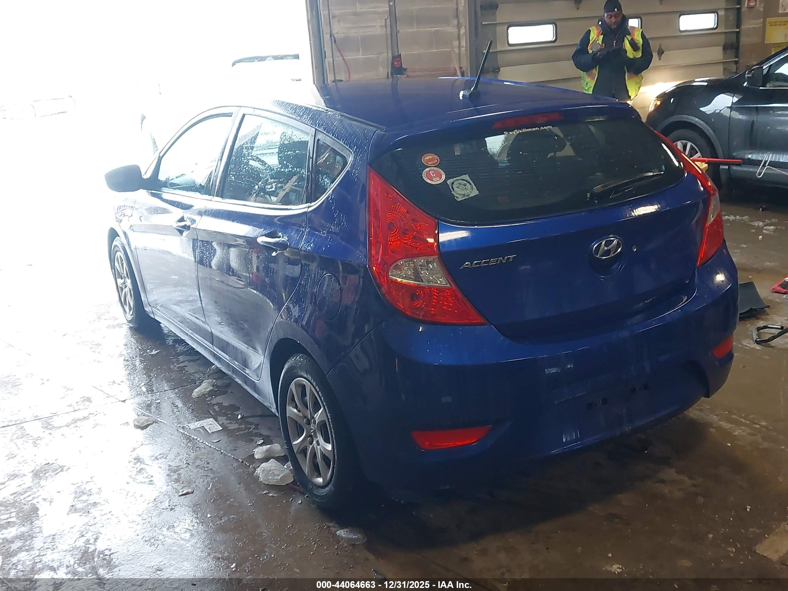 HYUNDAI ACCENT image 3
