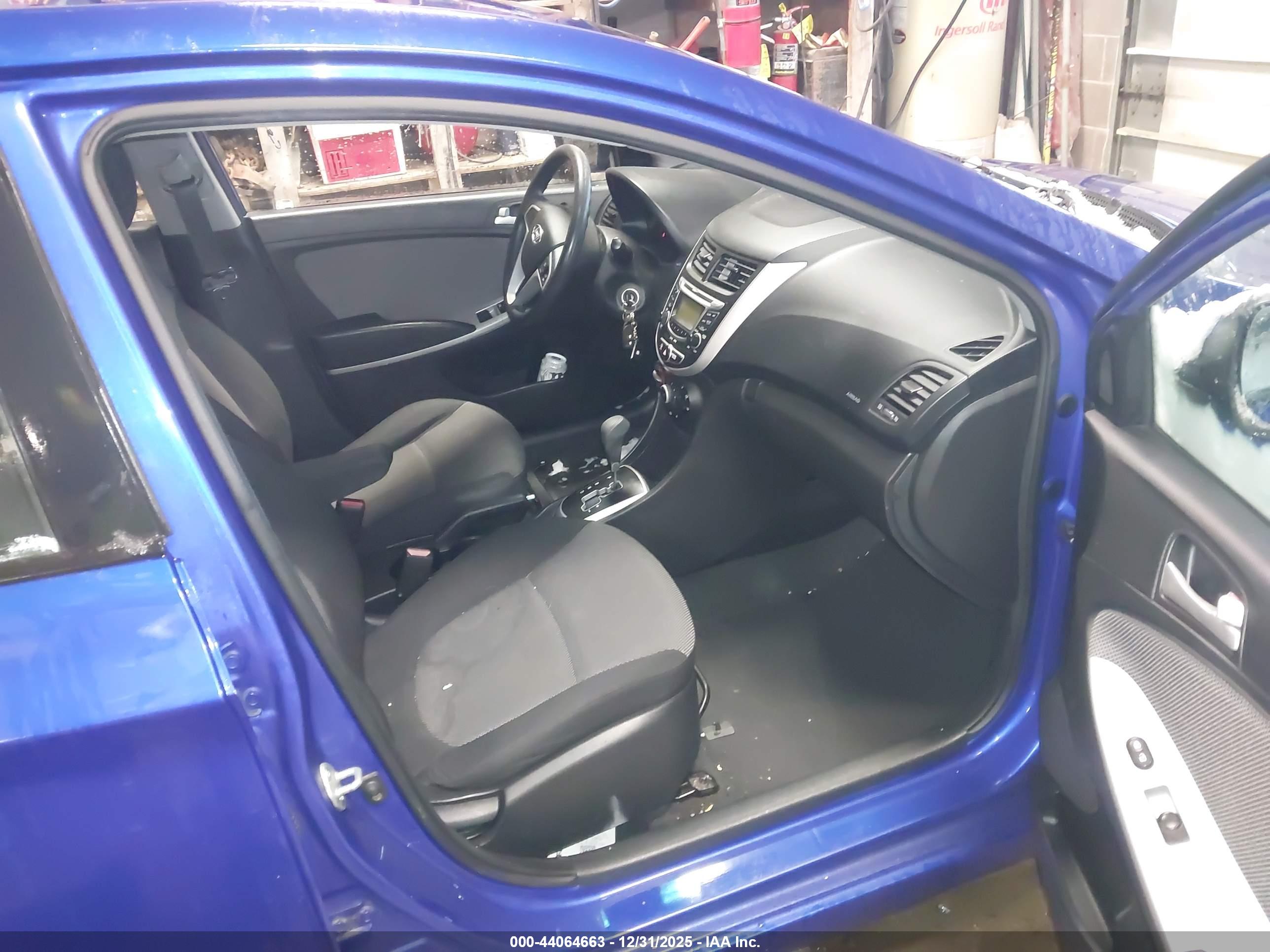 HYUNDAI ACCENT image 5