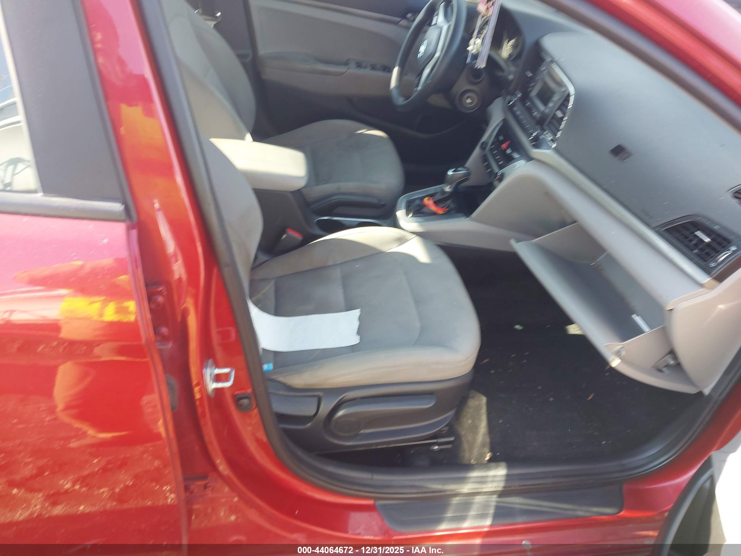 HYUNDAI ELANTRA image 5
