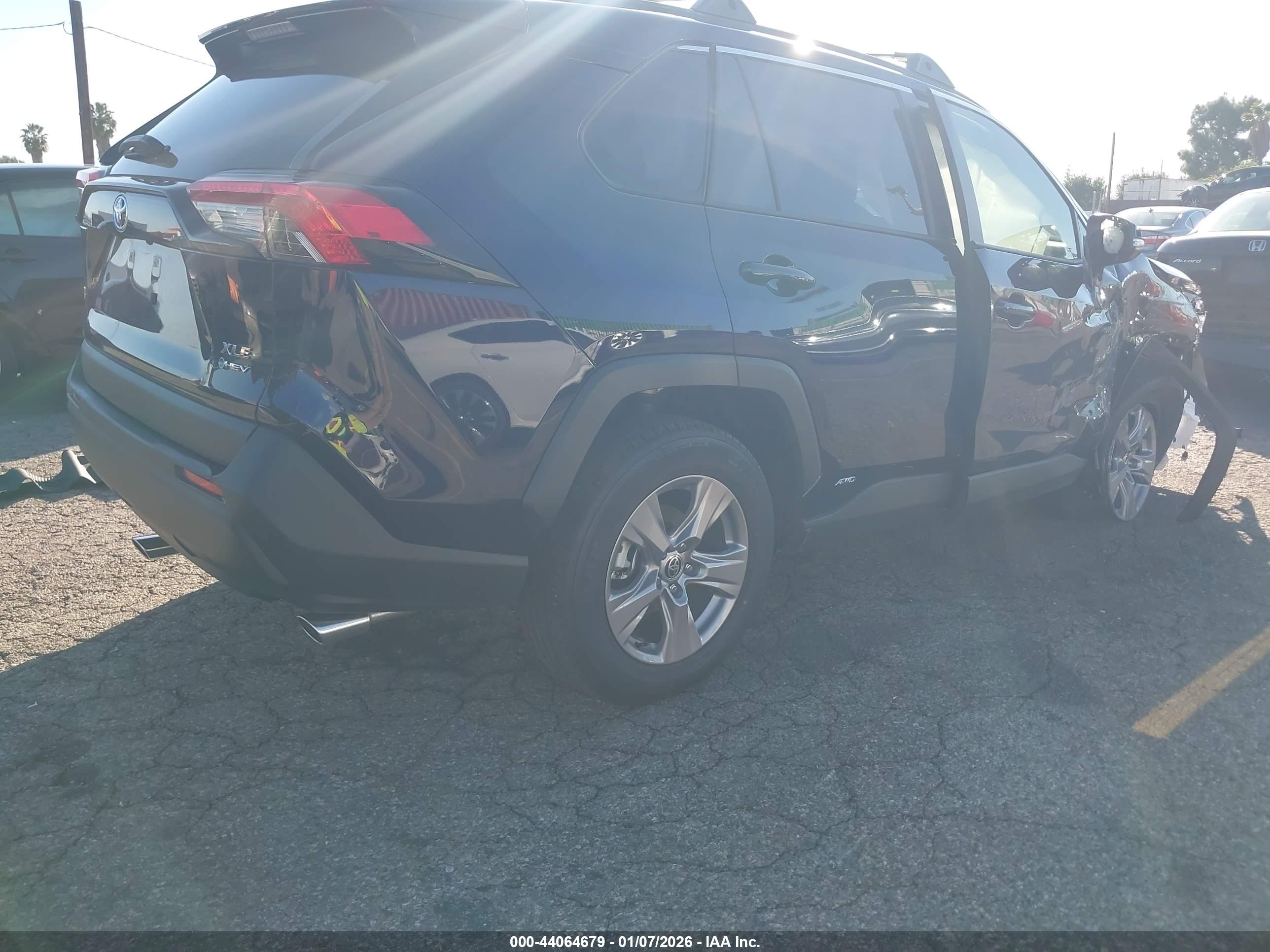 TOYOTA RAV4 image 4