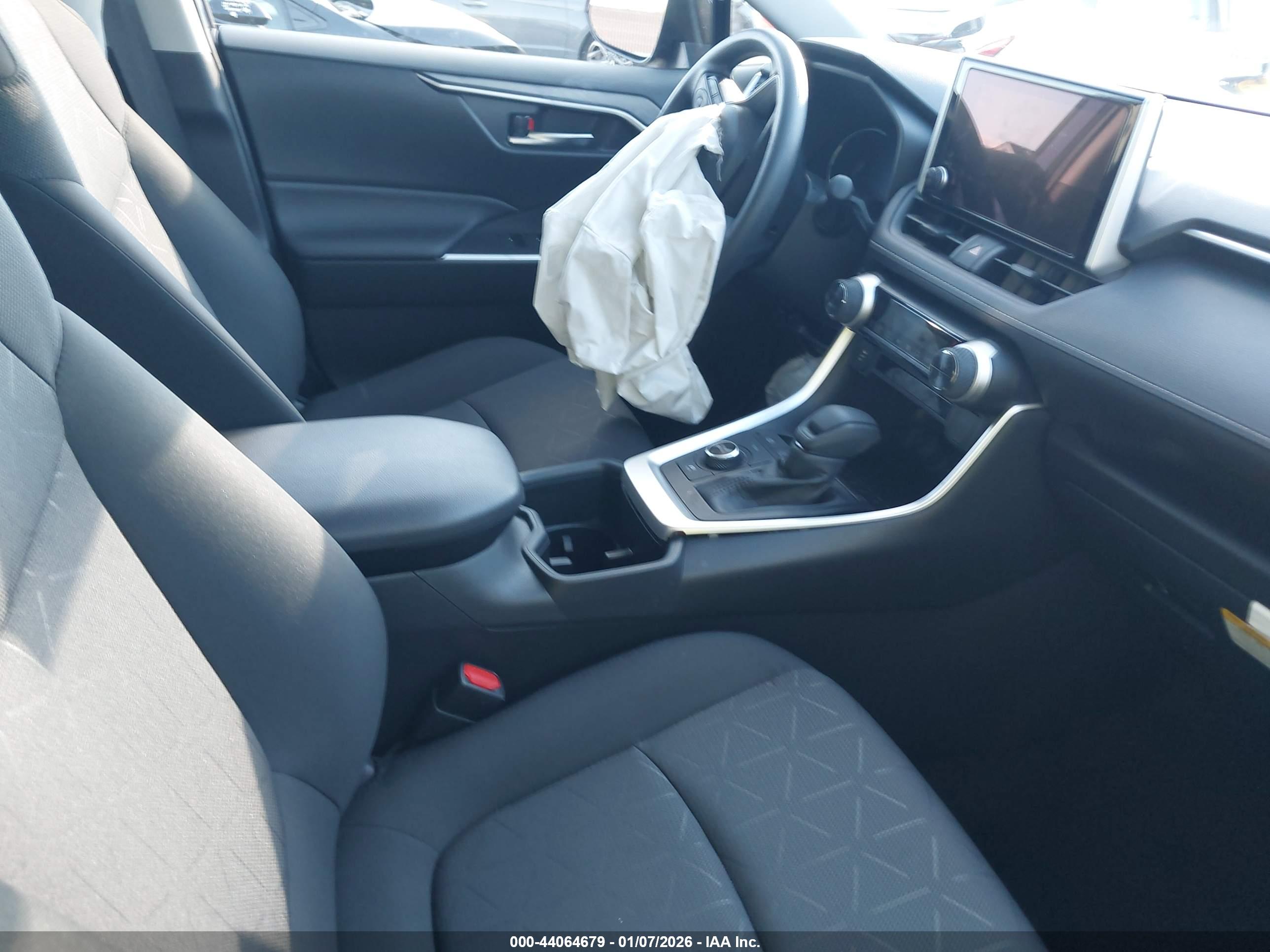 TOYOTA RAV4 image 5