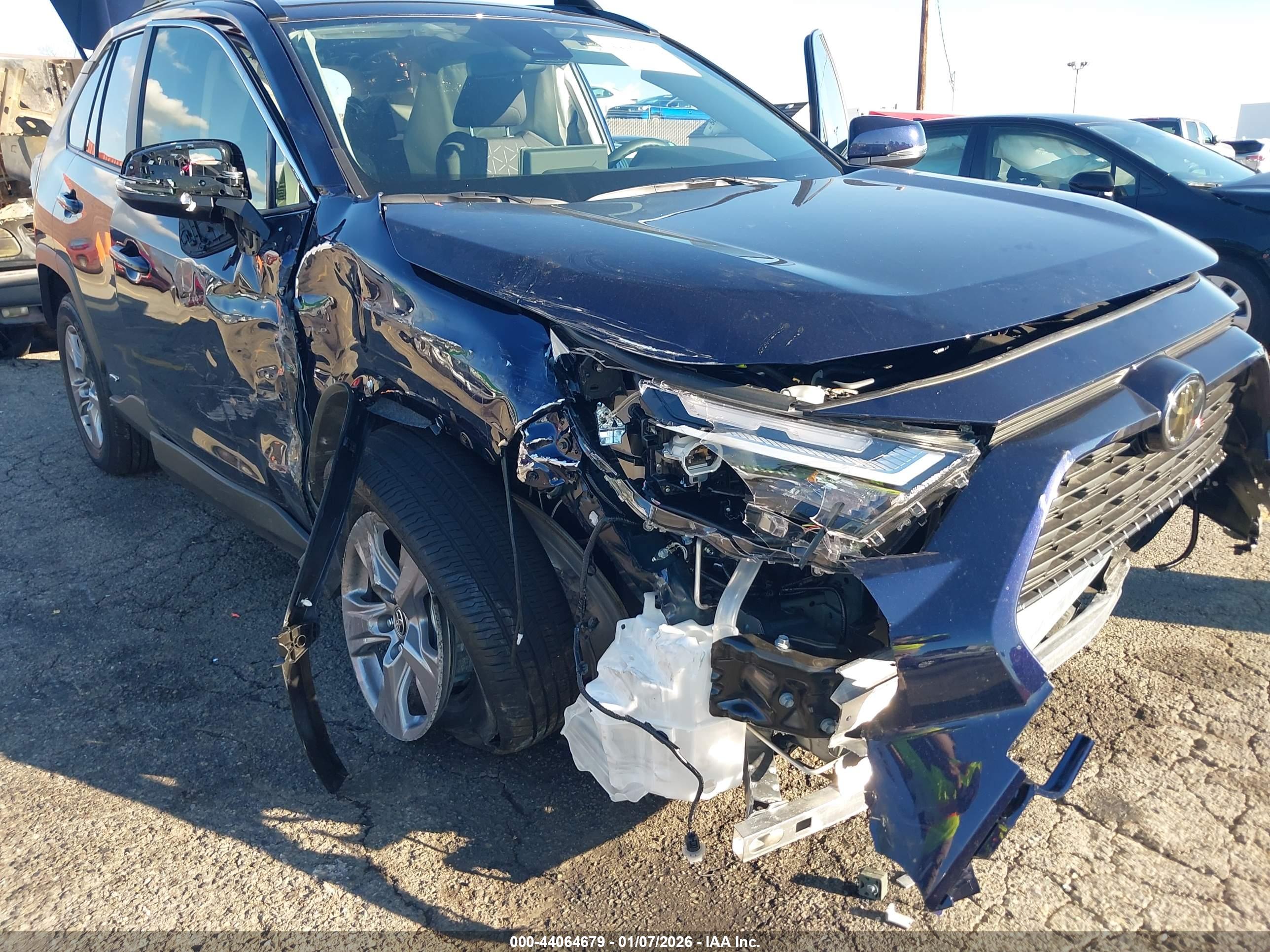 TOYOTA RAV4 image 6