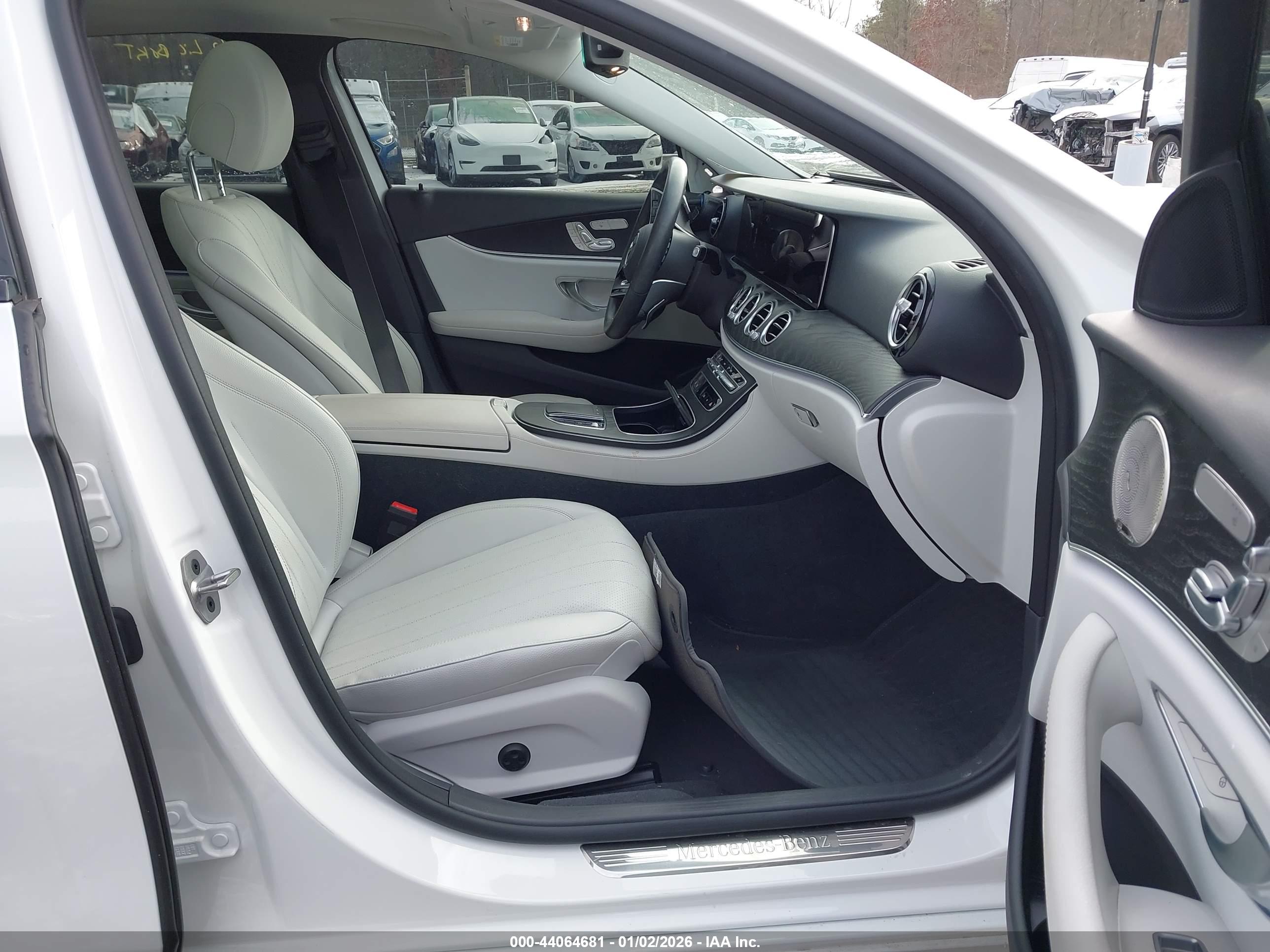 MERCEDES-BENZ E image 5