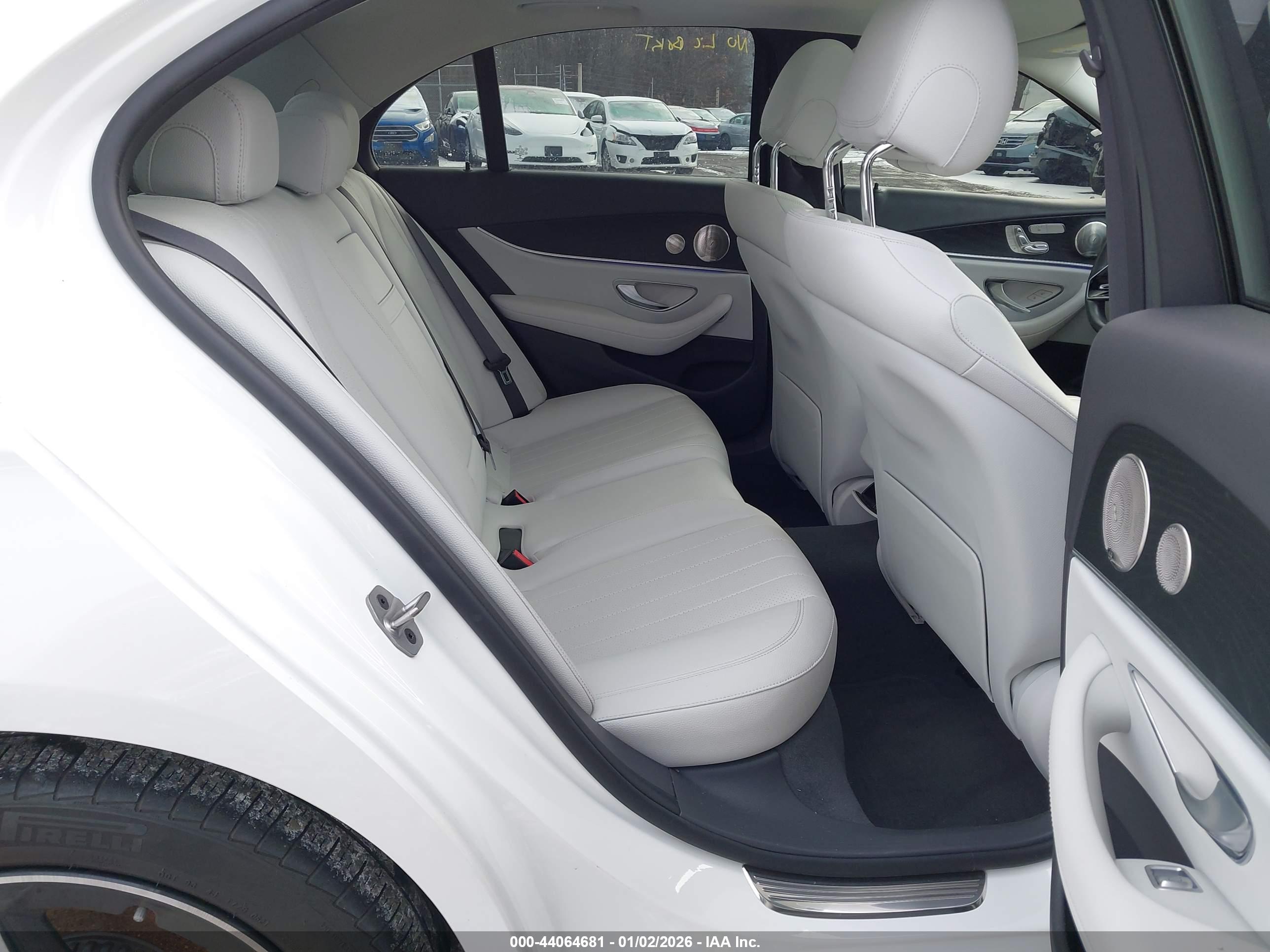 MERCEDES-BENZ E image 8