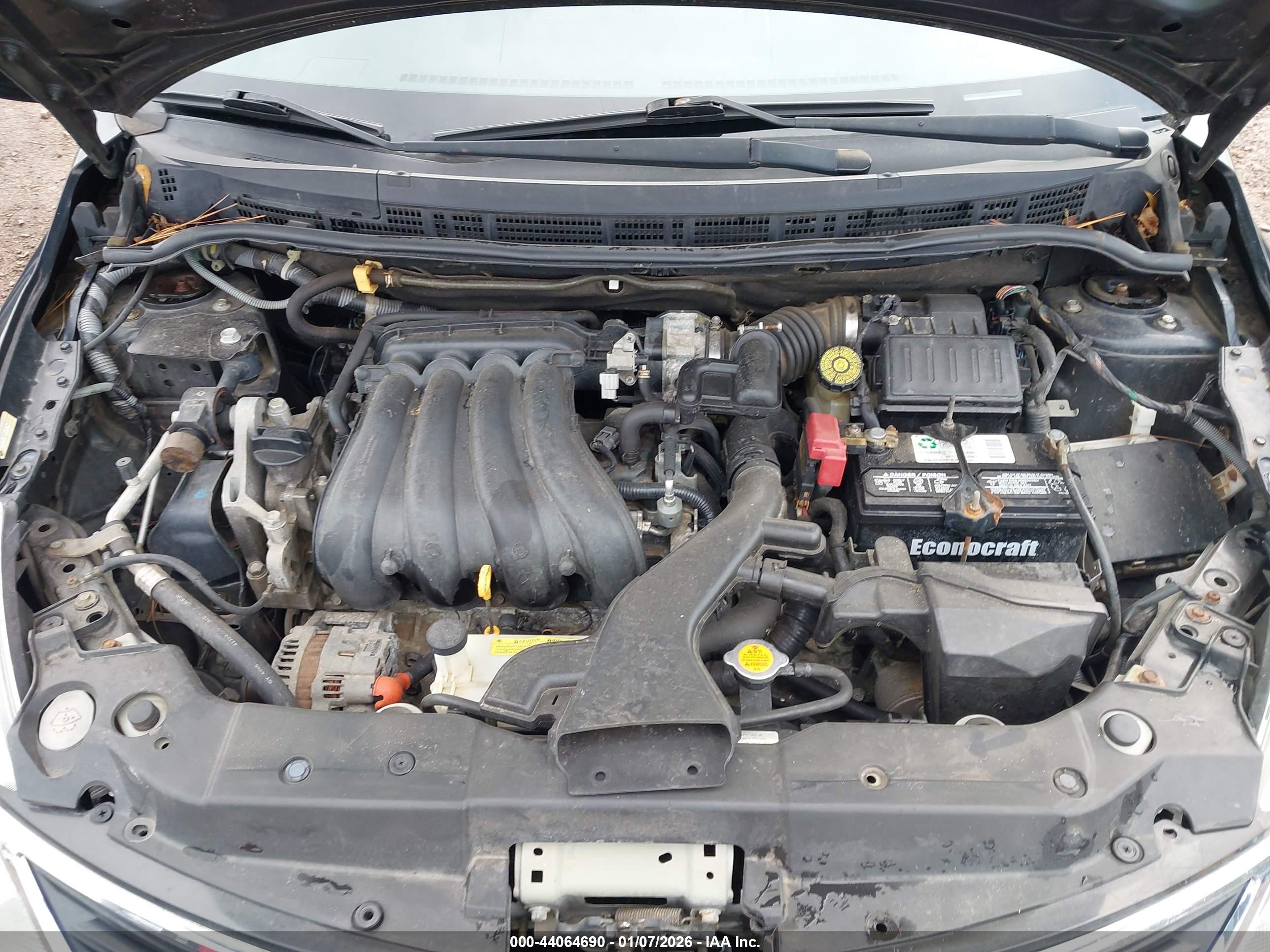 NISSAN VERSA image 10
