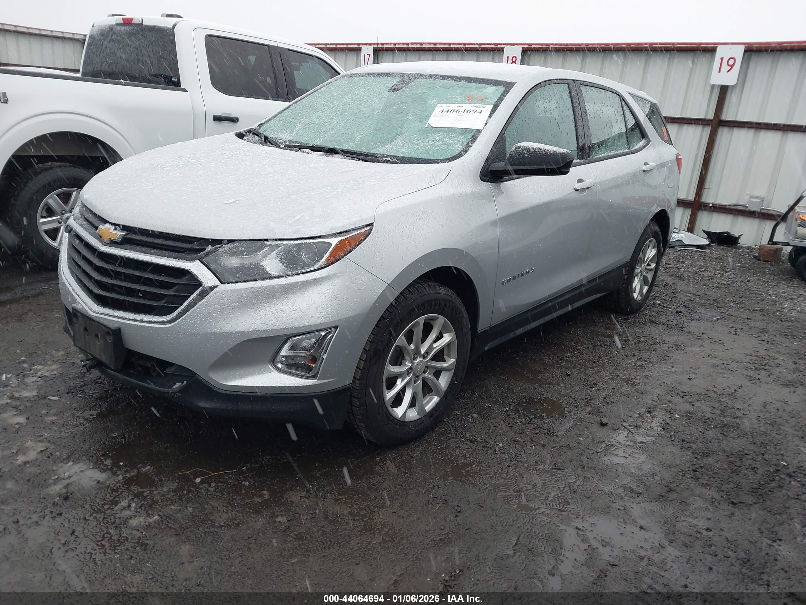 CHEVROLET EQUINOX image 2