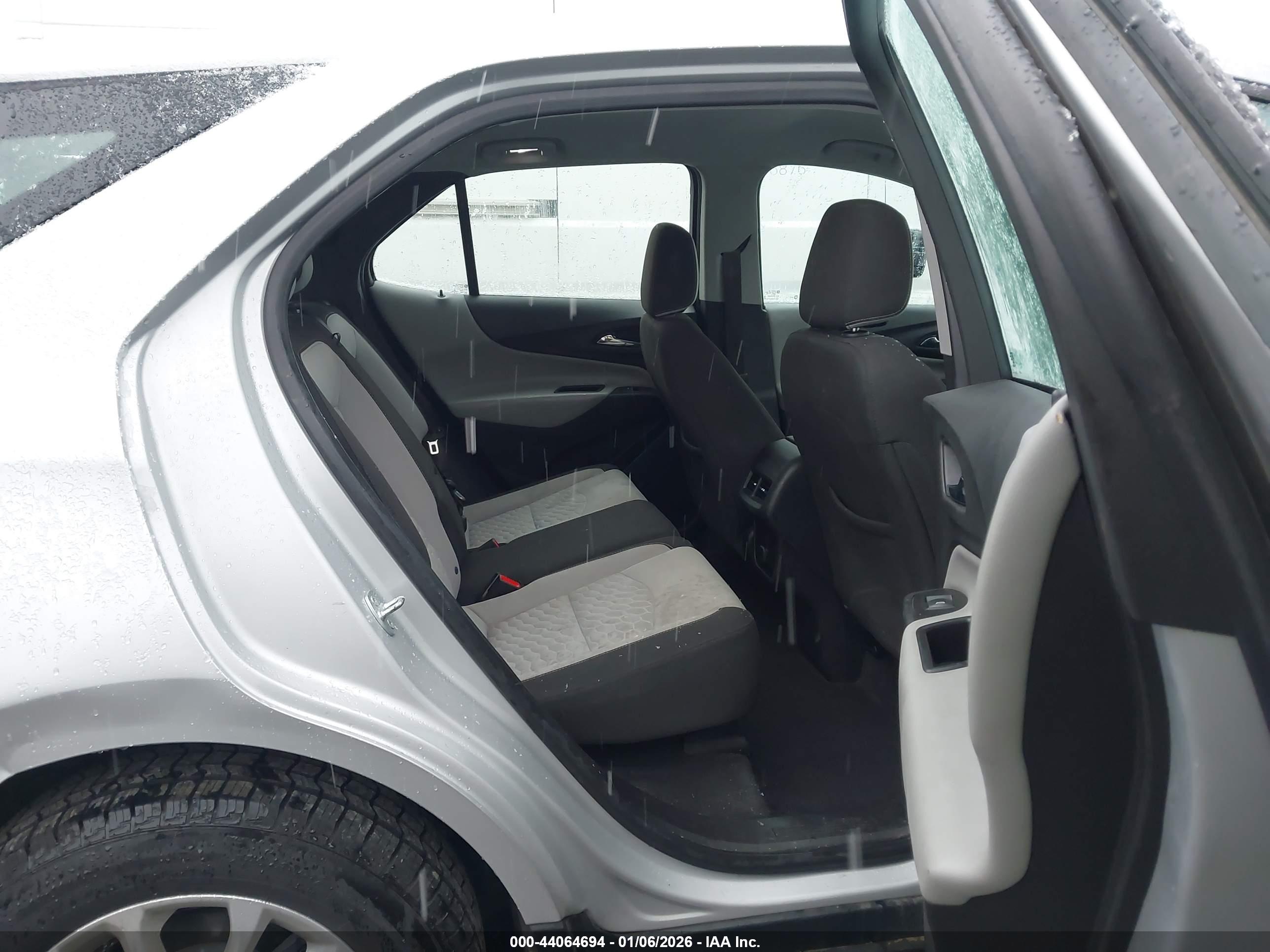 CHEVROLET EQUINOX image 8