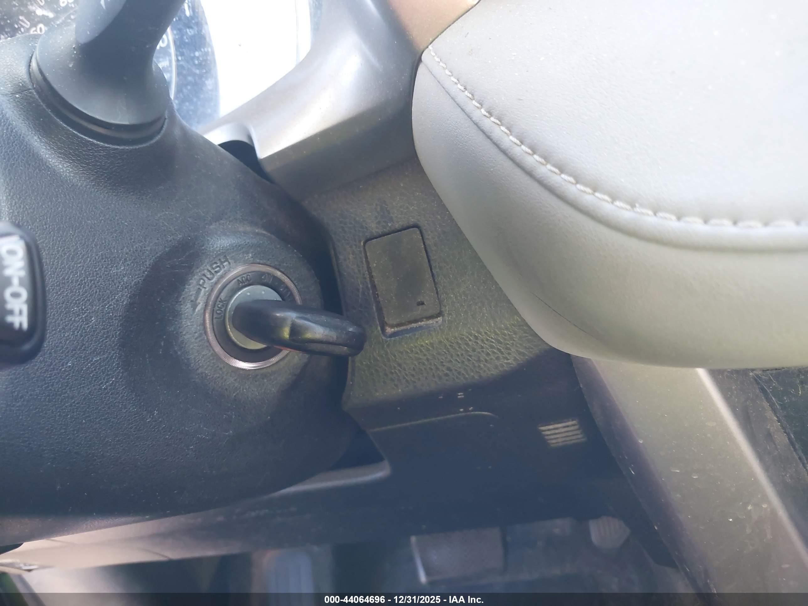 TOYOTA RAV4 image 11