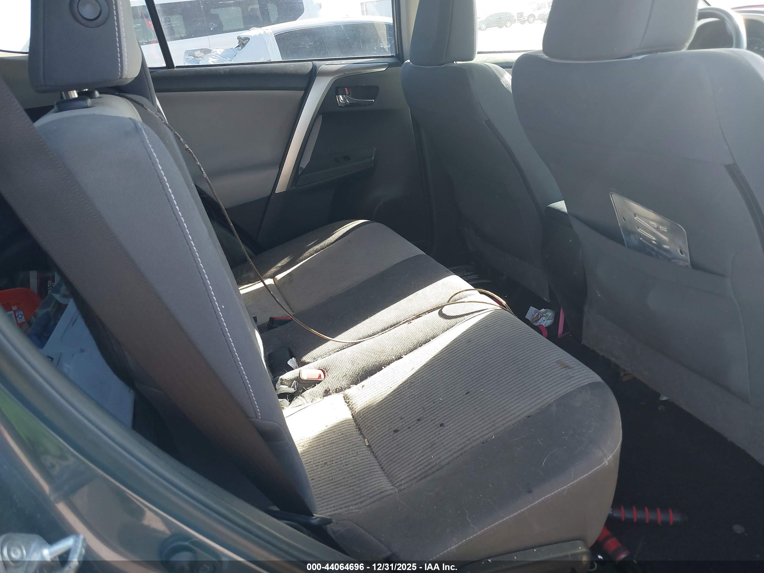TOYOTA RAV4 image 8