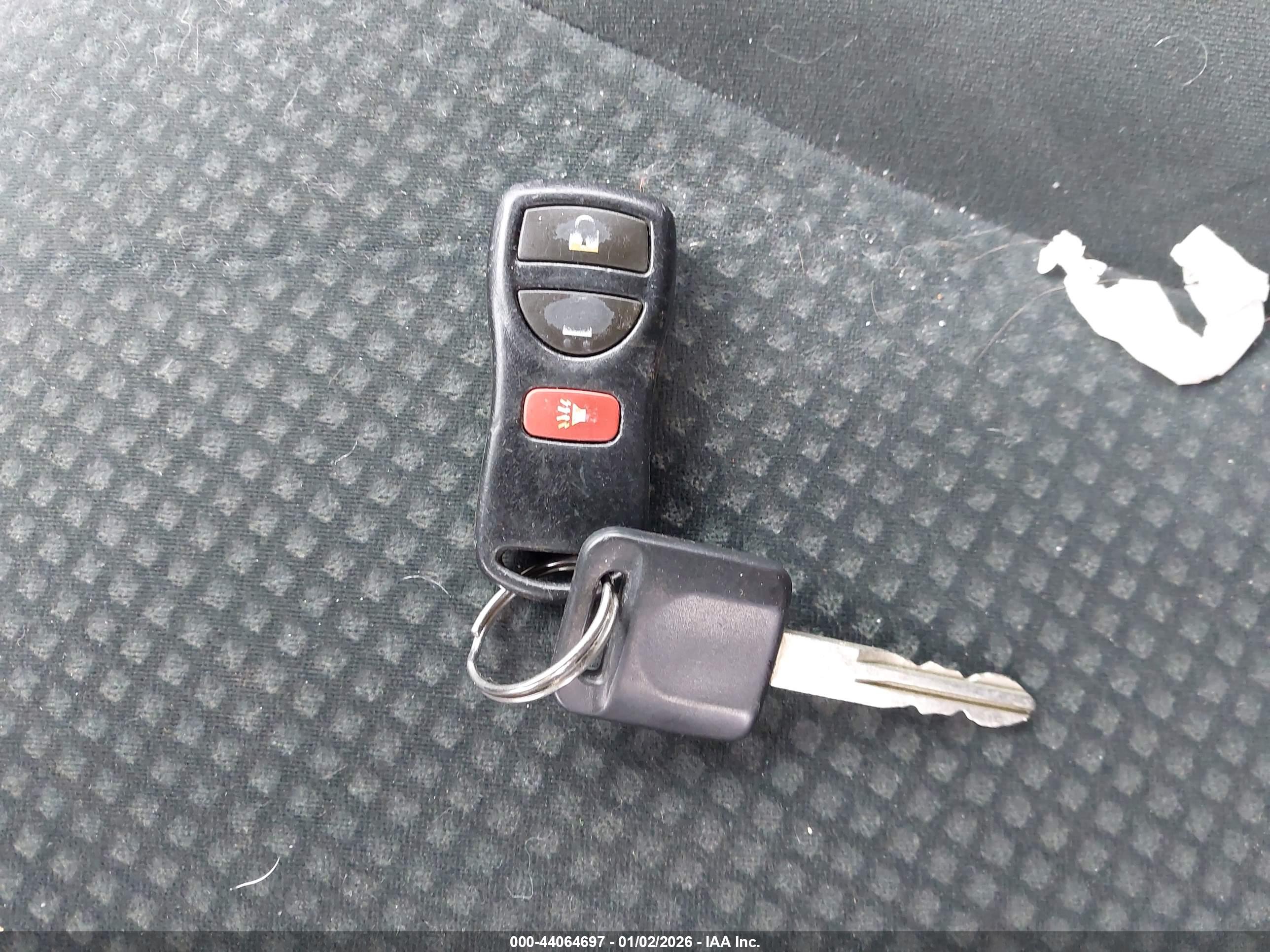 NISSAN VERSA image 11