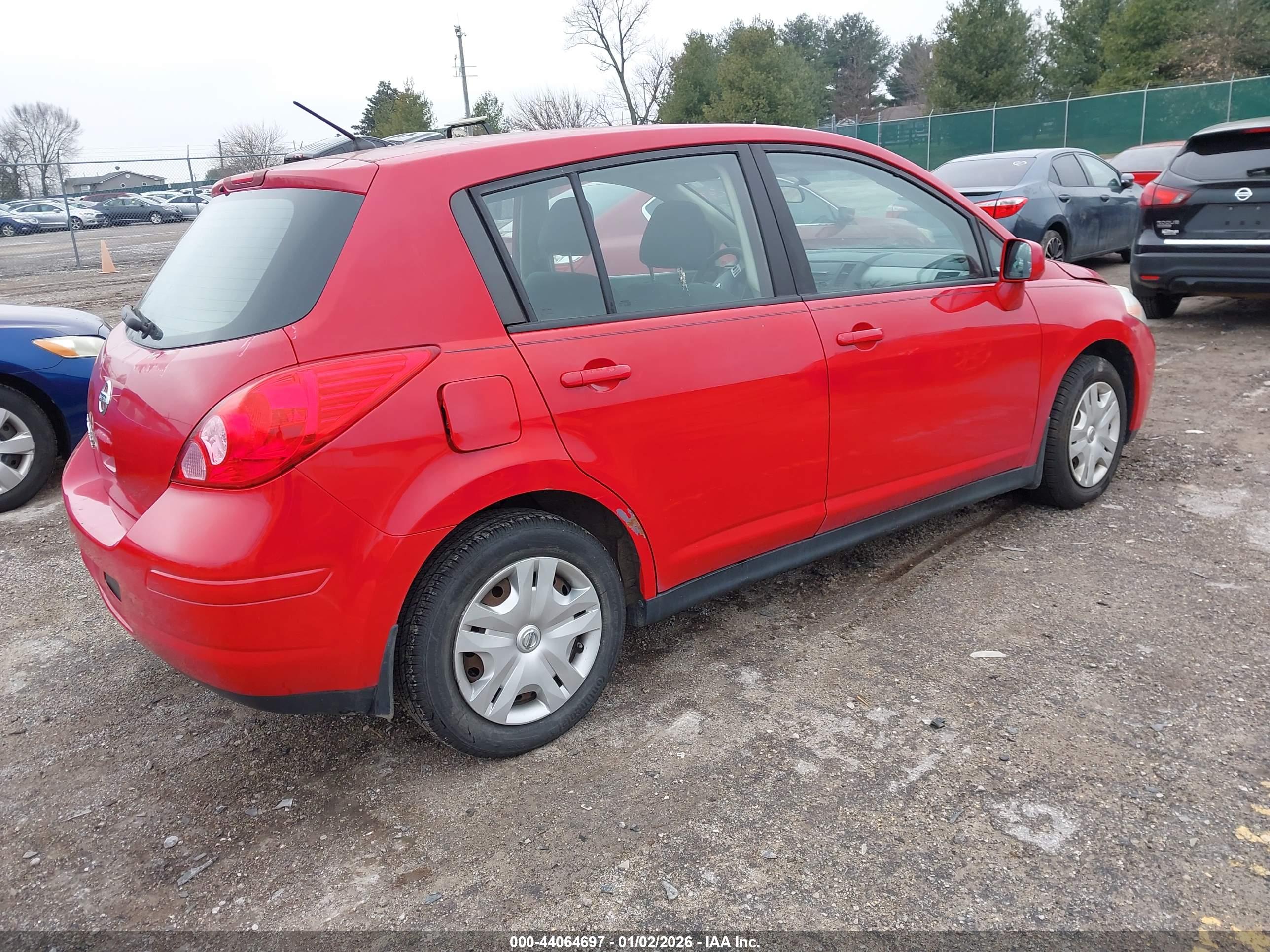 NISSAN VERSA image 4