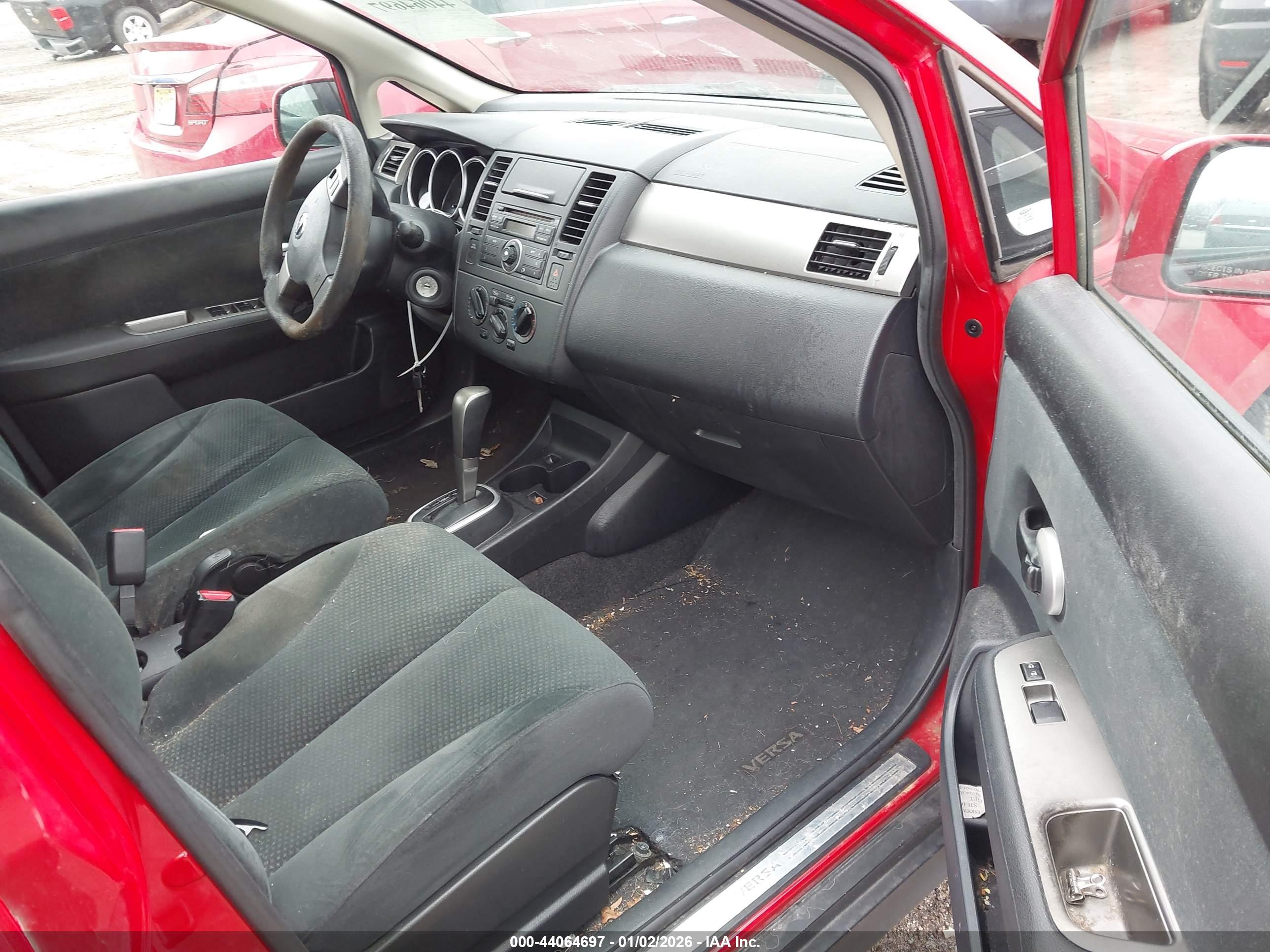 NISSAN VERSA image 5