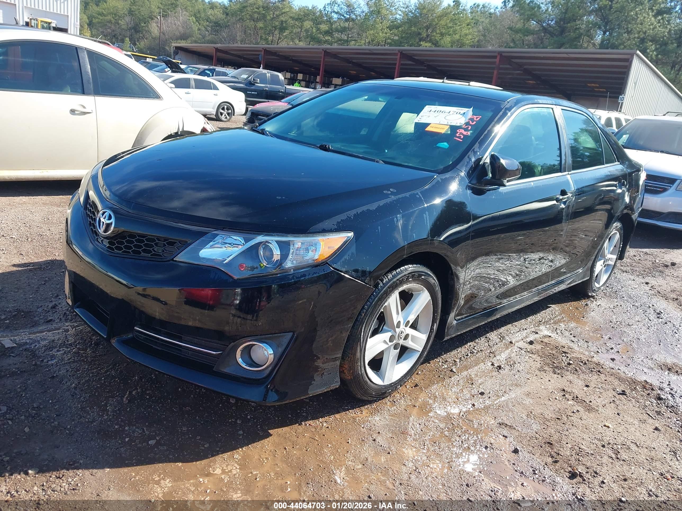 TOYOTA CAMRY image 2