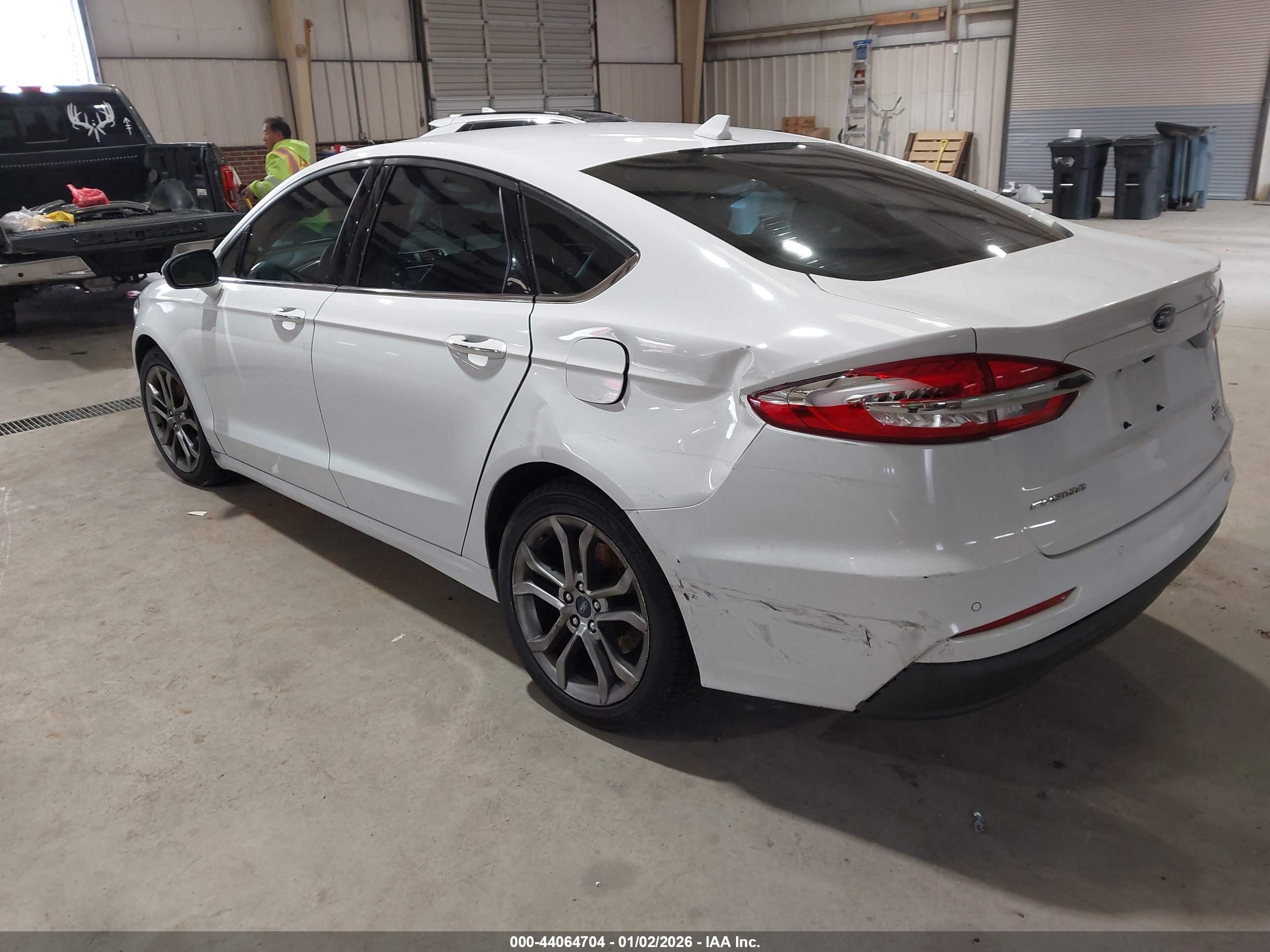 FORD FUSION image 3