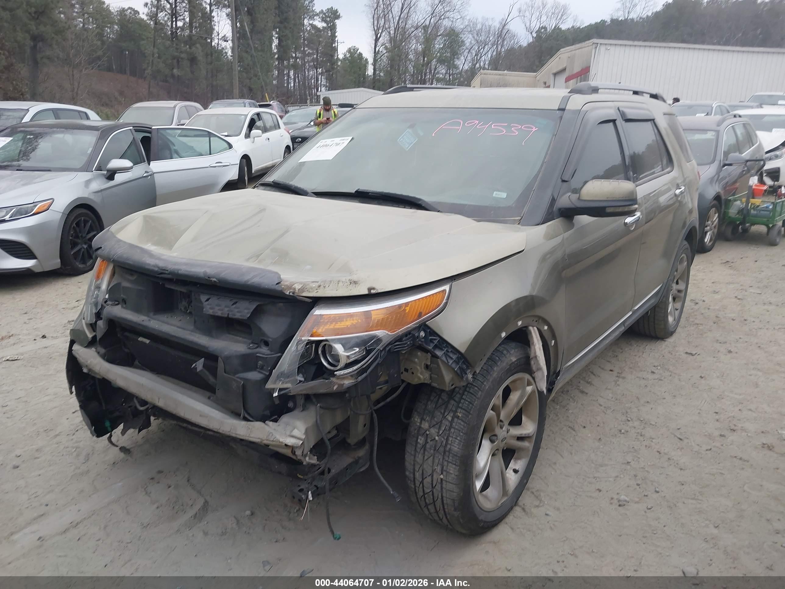 FORD EXPLORER image 2