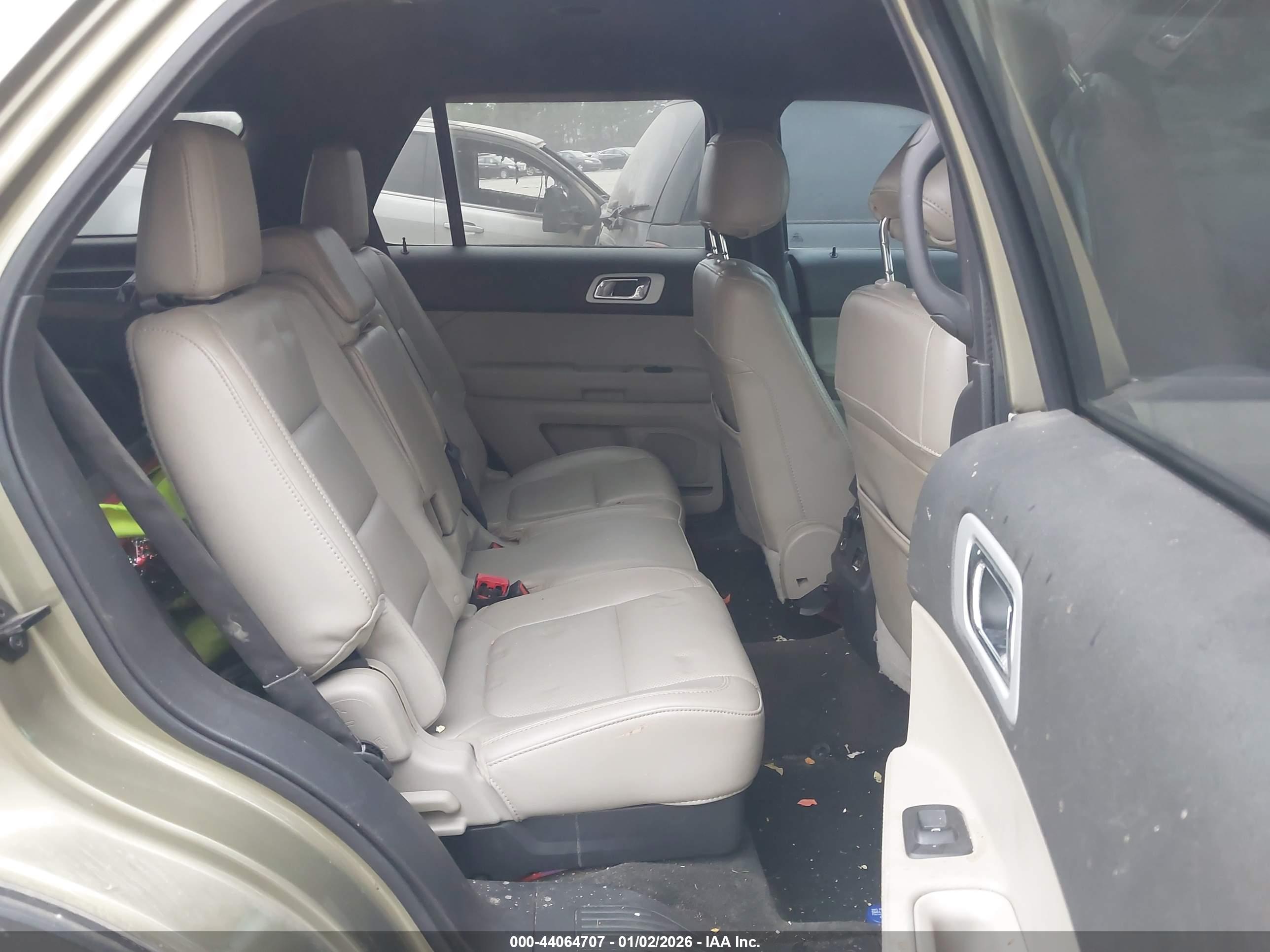 FORD EXPLORER image 8