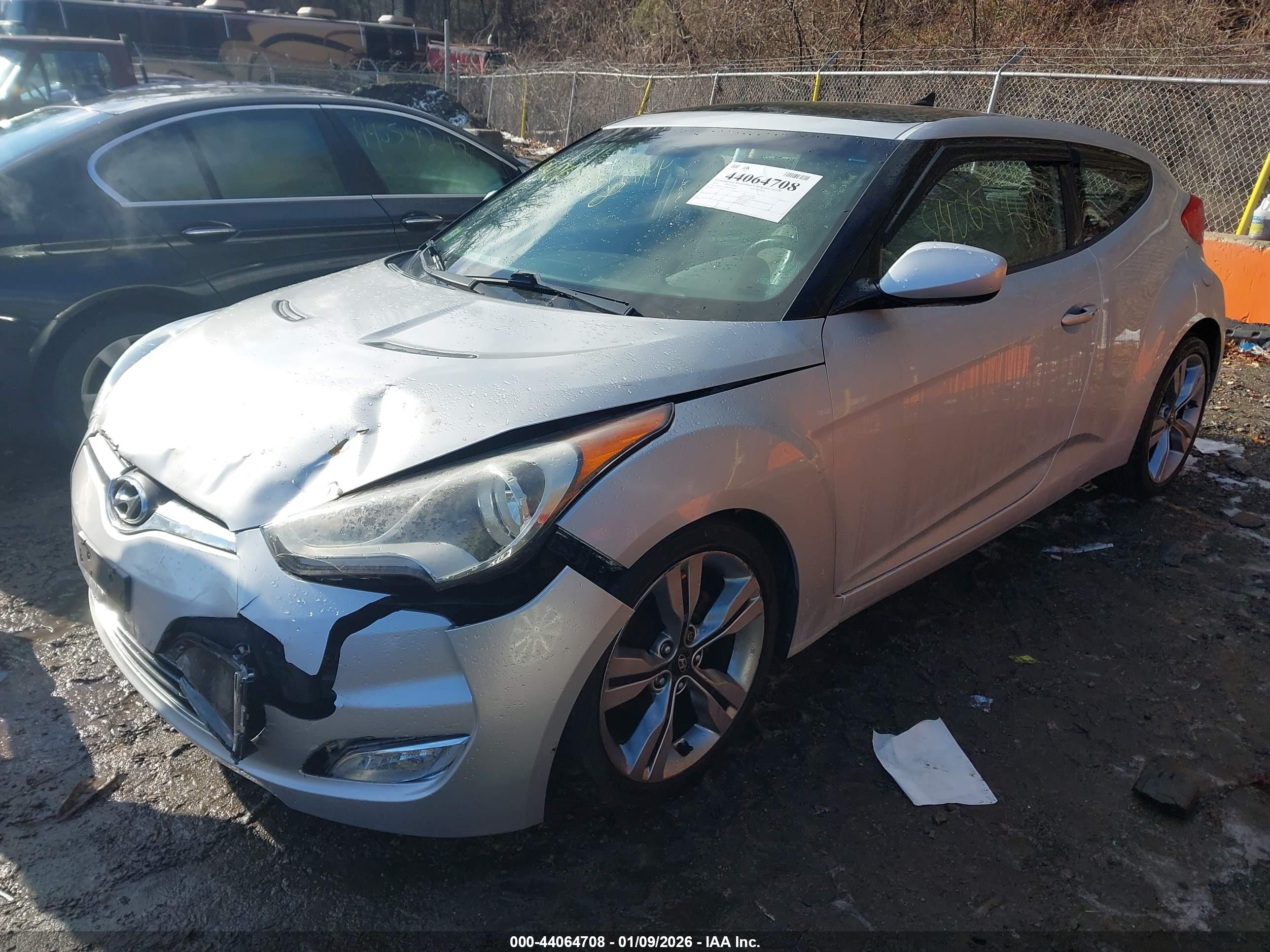 HYUNDAI VELOSTER image 2