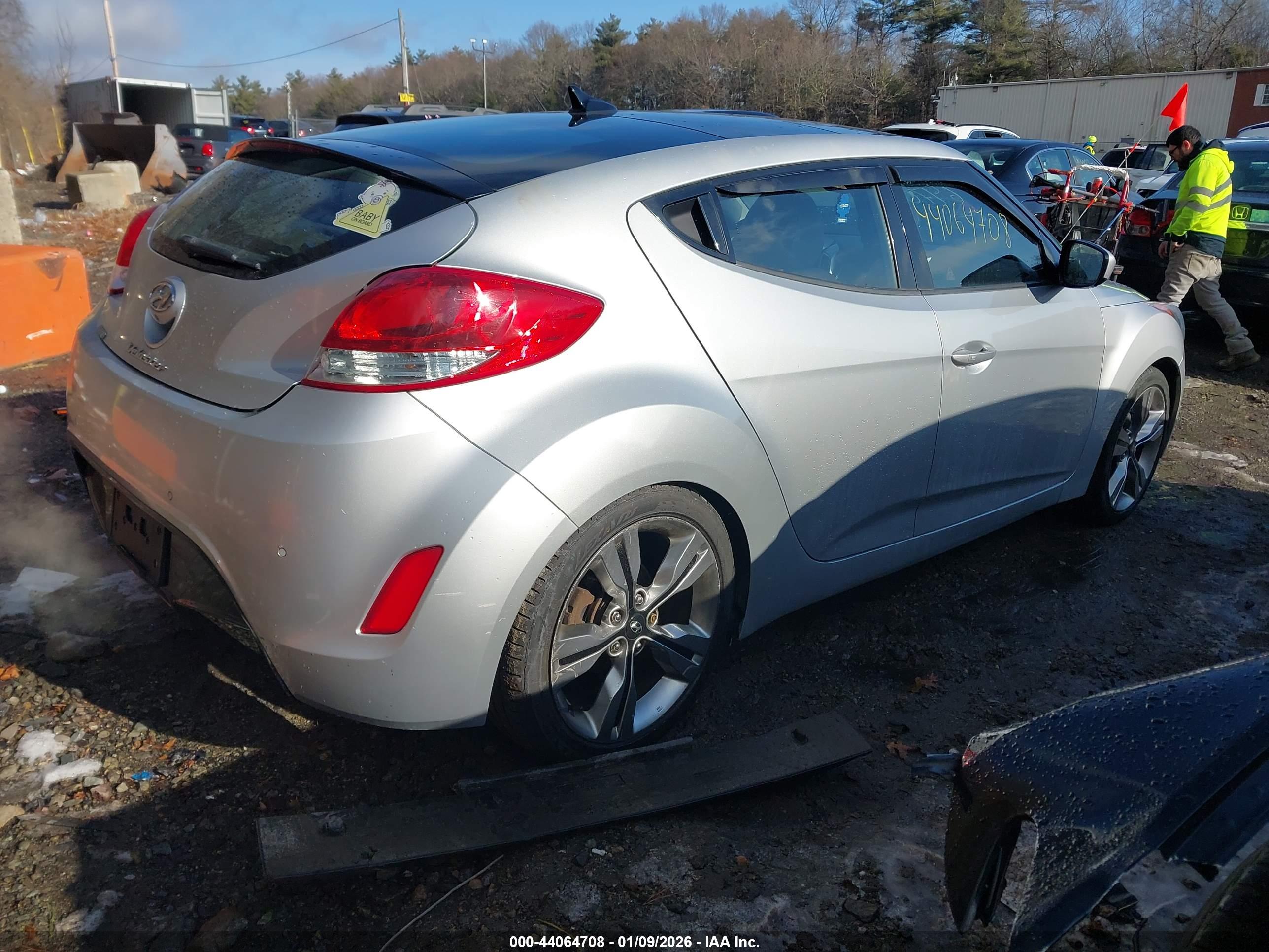 HYUNDAI VELOSTER image 4