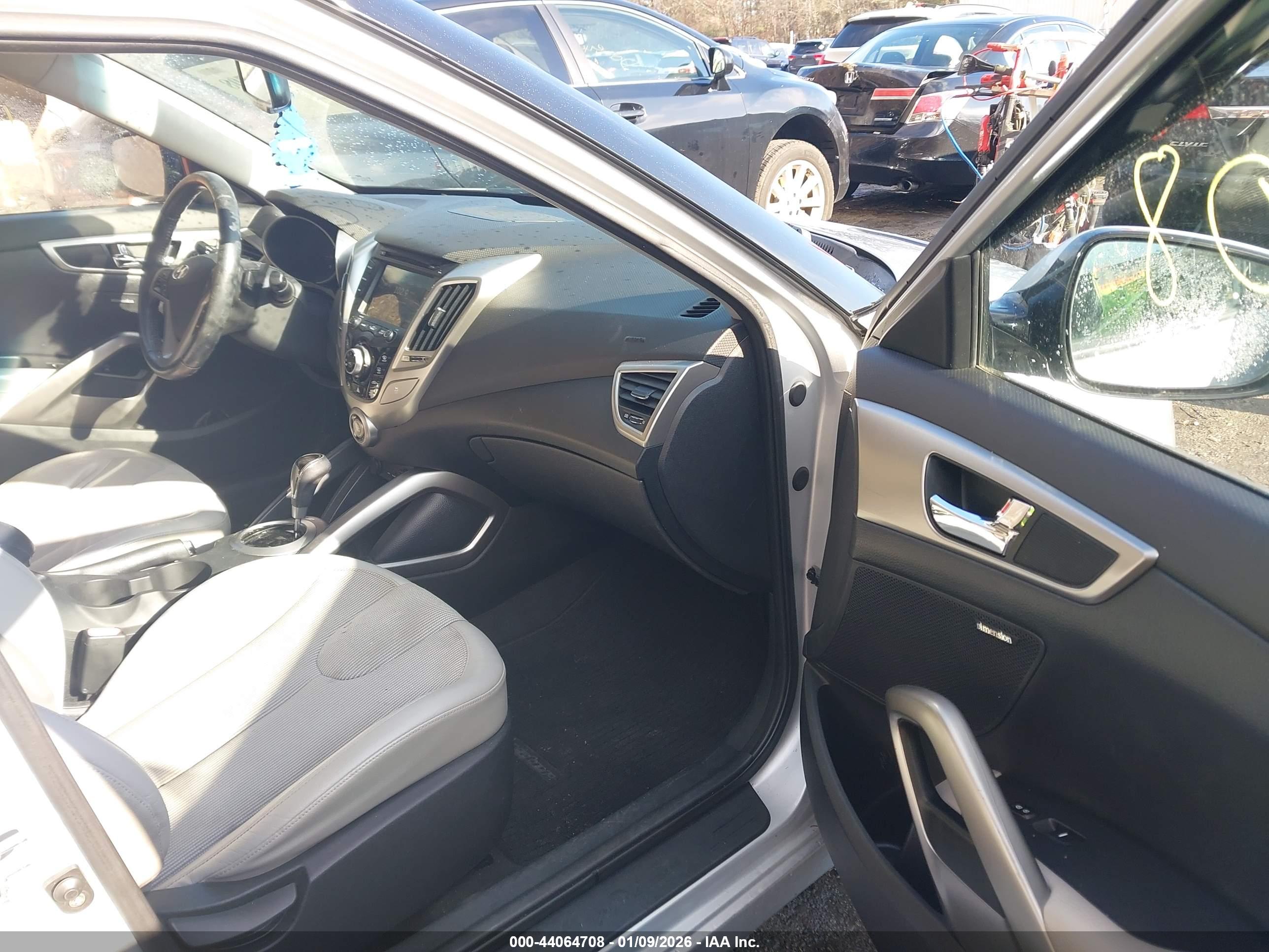 HYUNDAI VELOSTER image 5