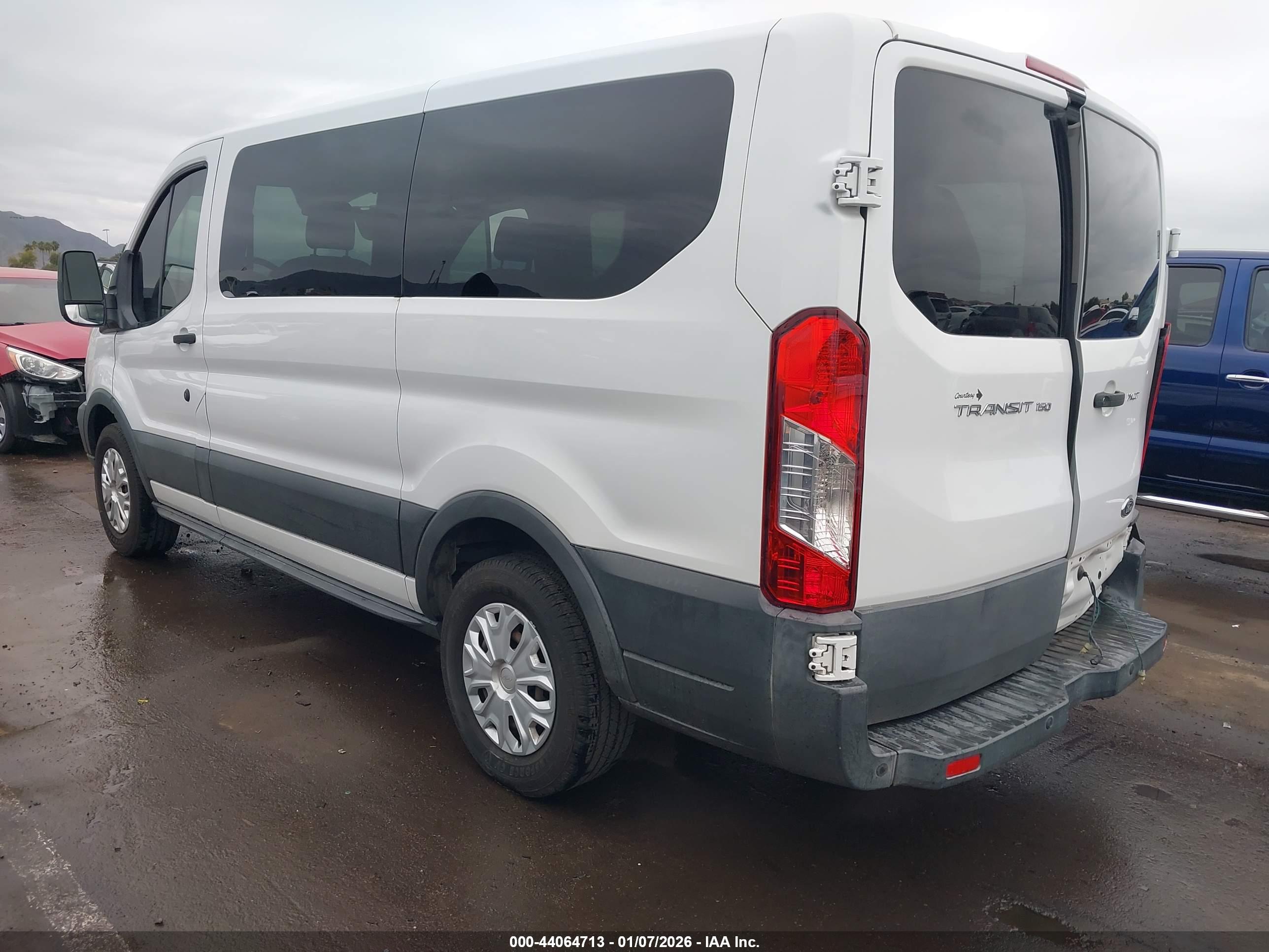 FORD TRANSIT-150 image 3
