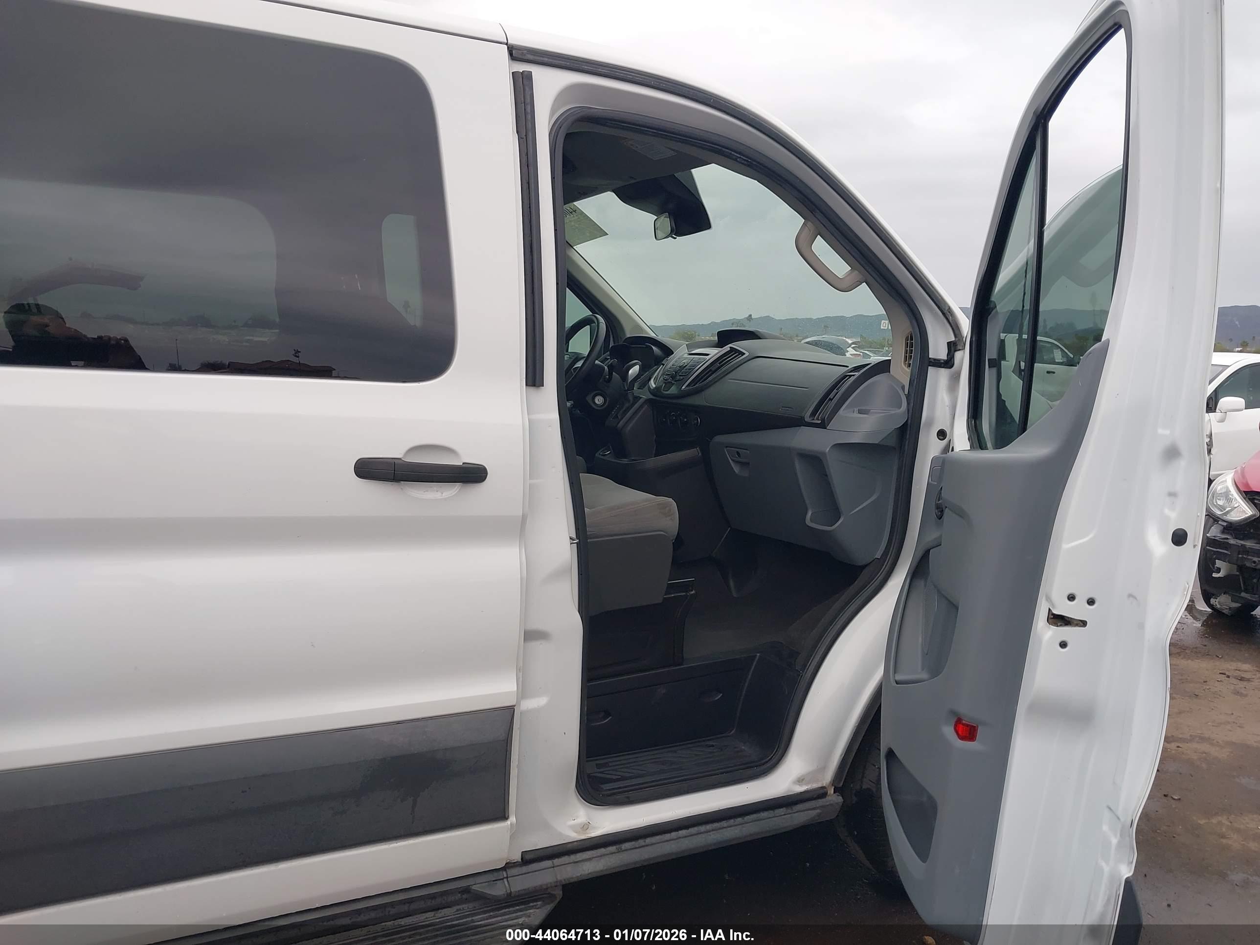 FORD TRANSIT-150 image 5