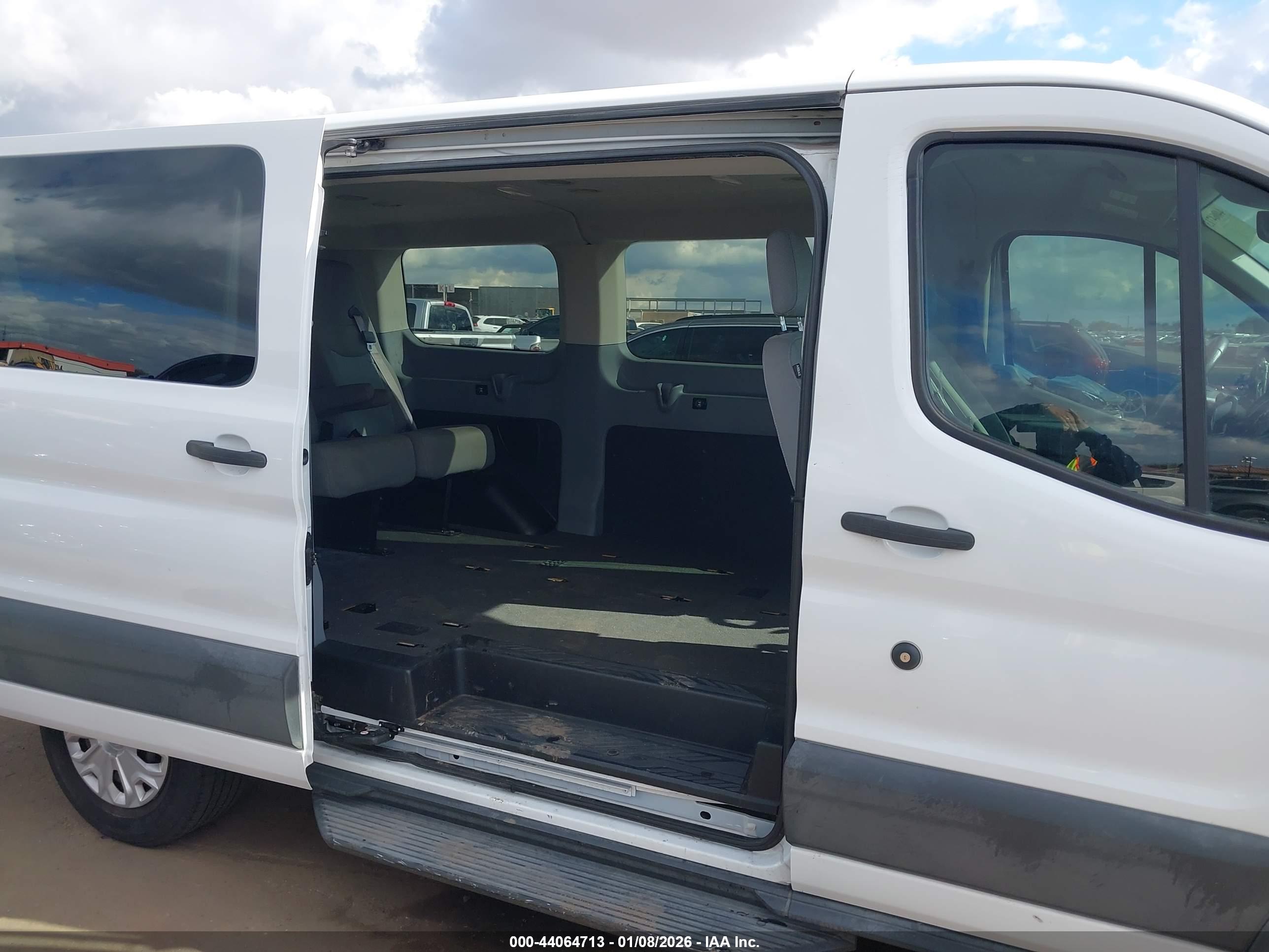 FORD TRANSIT-150 image 8