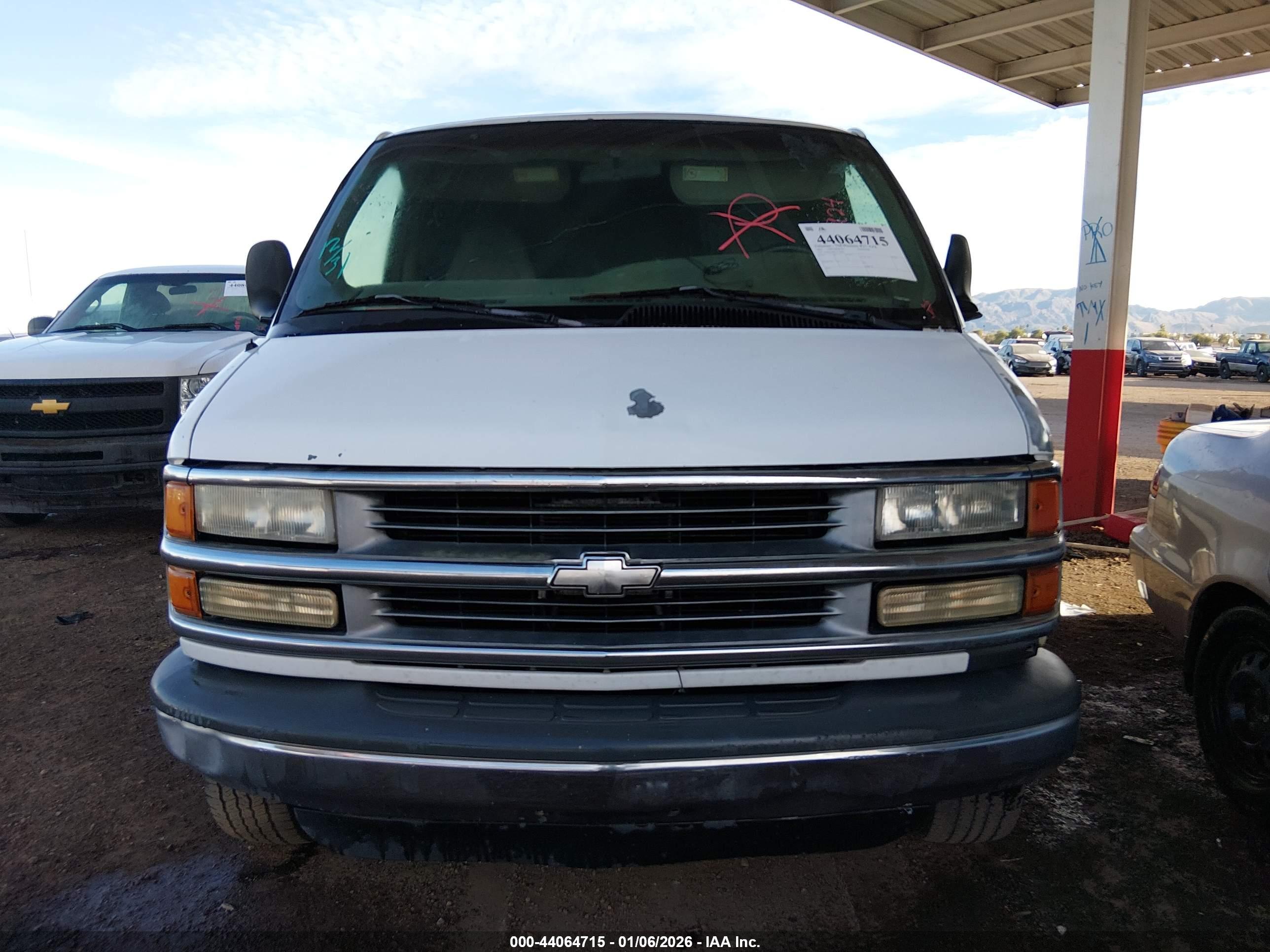 CHEVROLET EXPRESS image 6