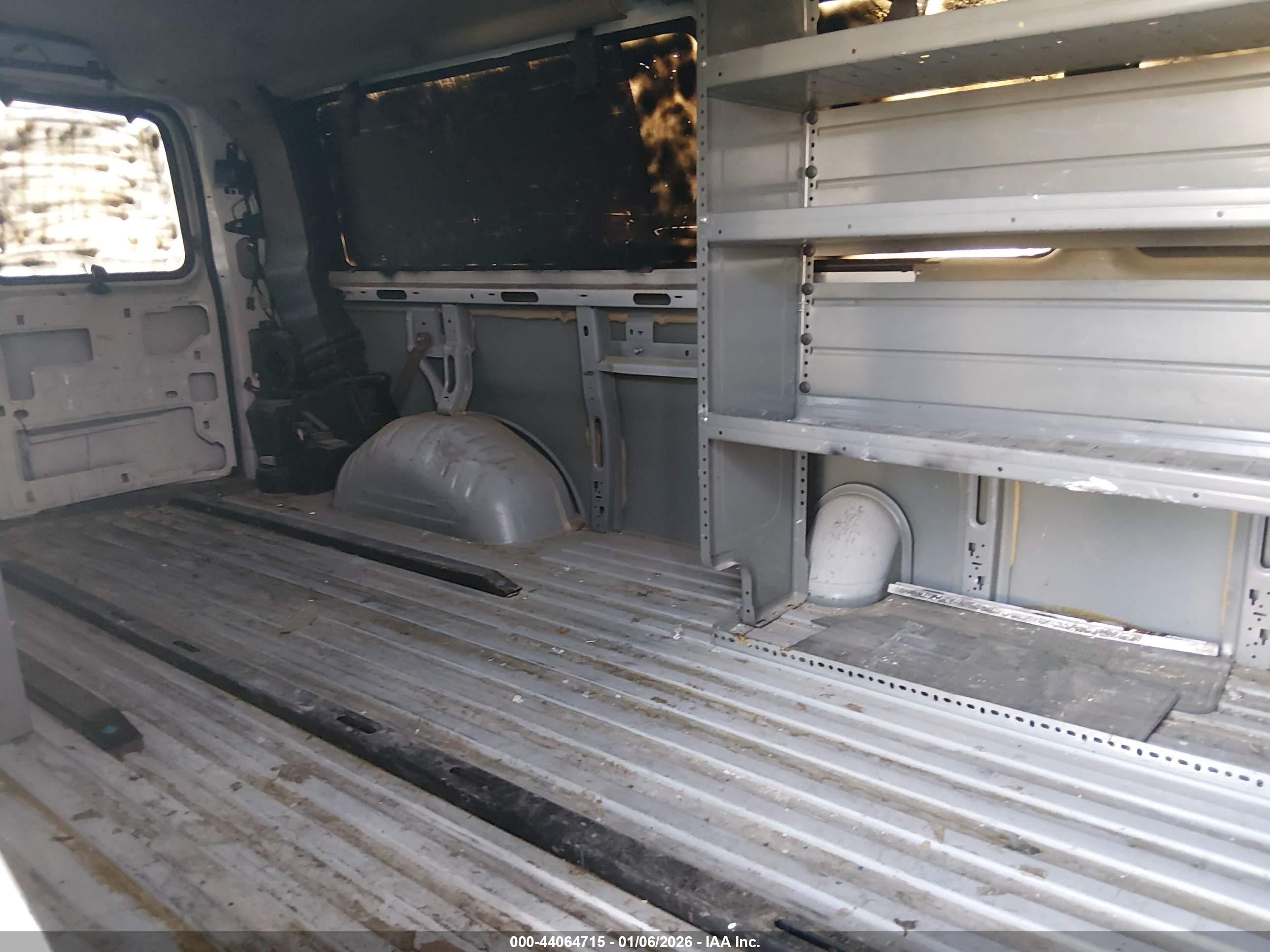 CHEVROLET EXPRESS image 8