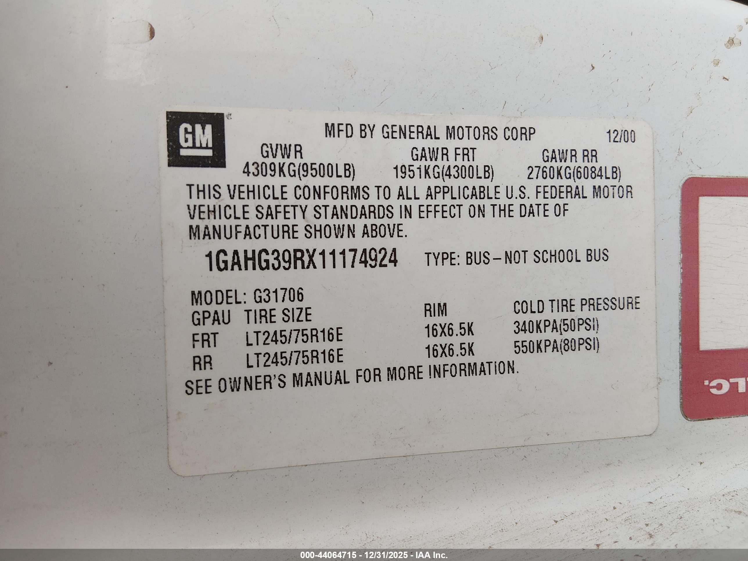 CHEVROLET EXPRESS image 9