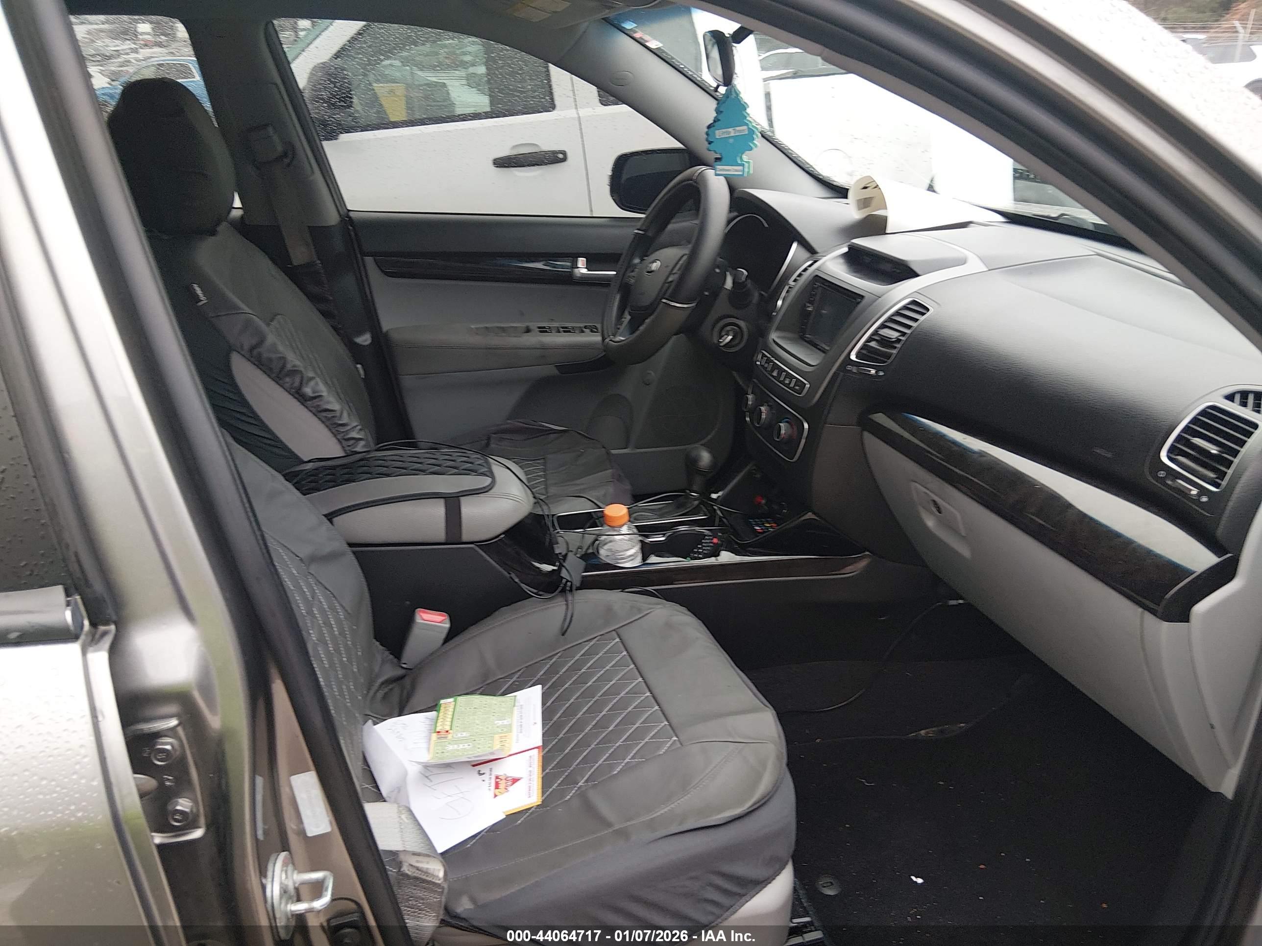 KIA SORENTO image 5