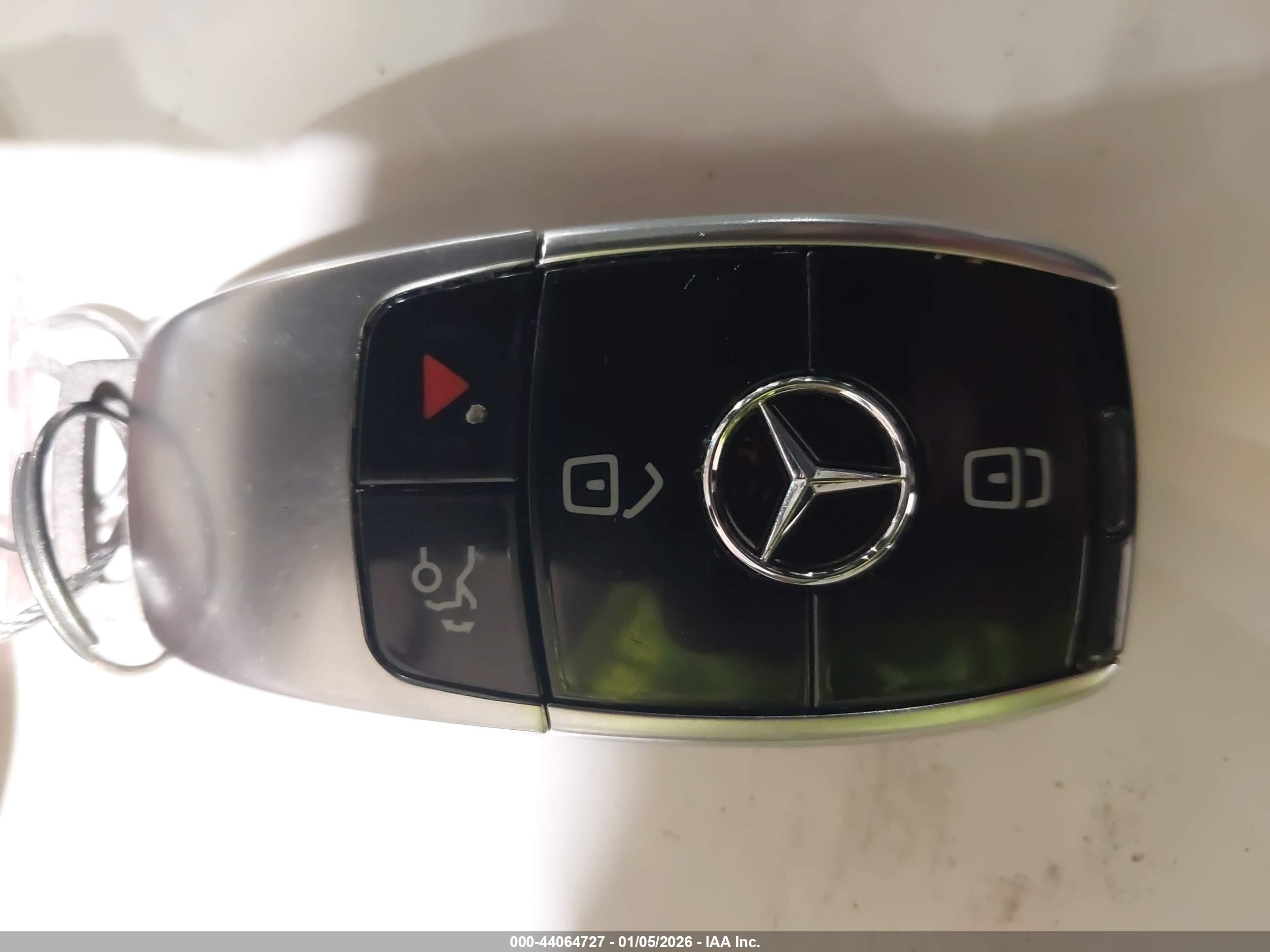 MERCEDES-BENZ E image 11