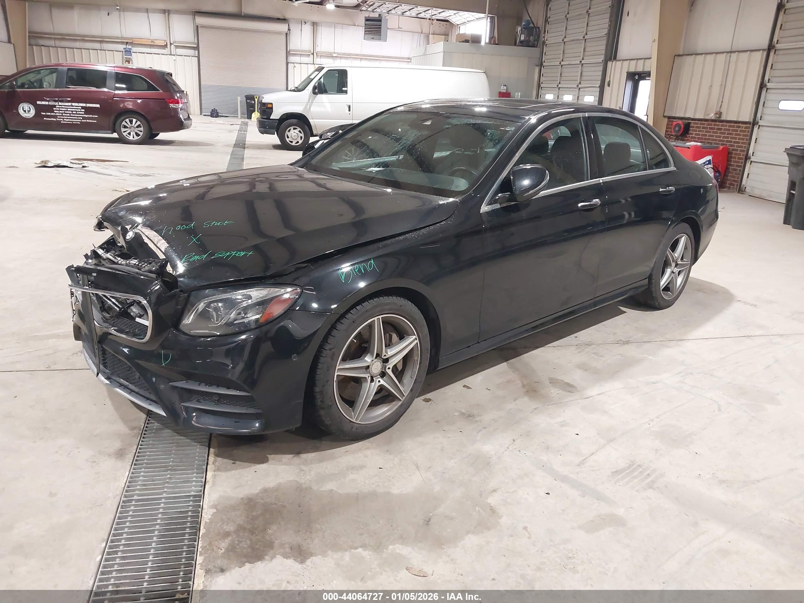 MERCEDES-BENZ E image 2