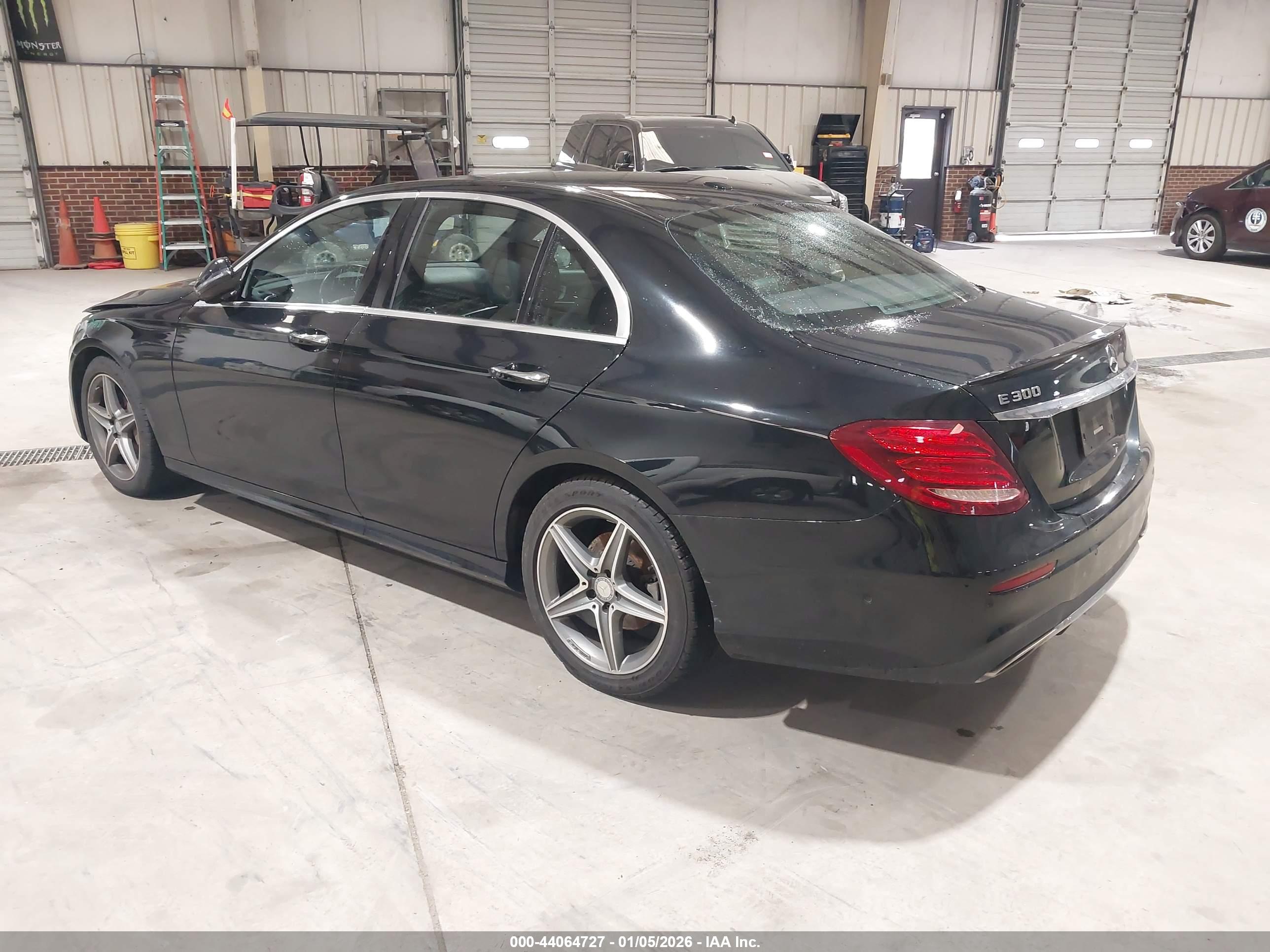MERCEDES-BENZ E image 3