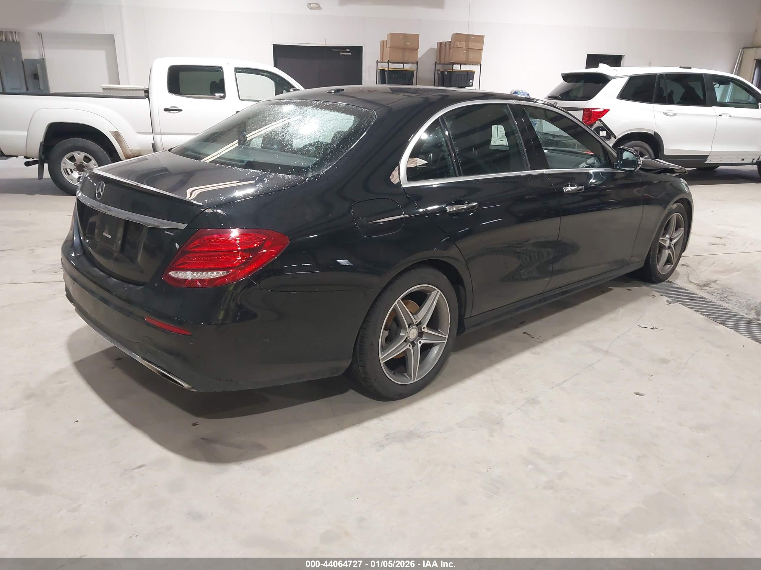 MERCEDES-BENZ E image 4