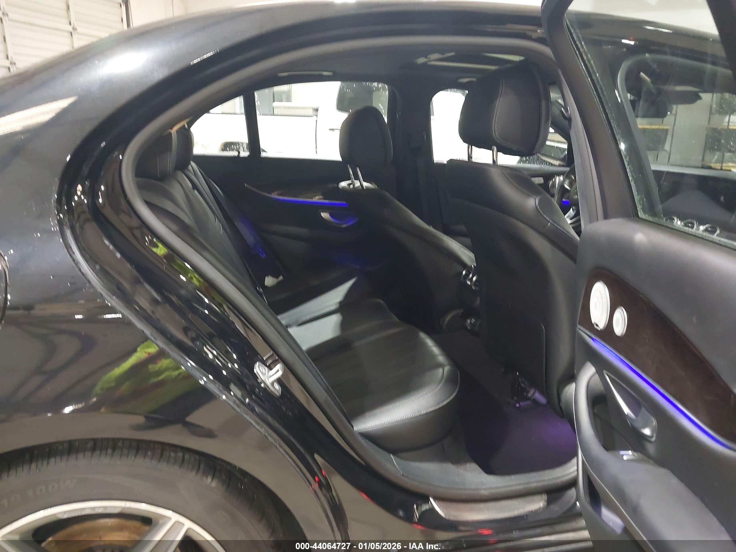 MERCEDES-BENZ E image 8