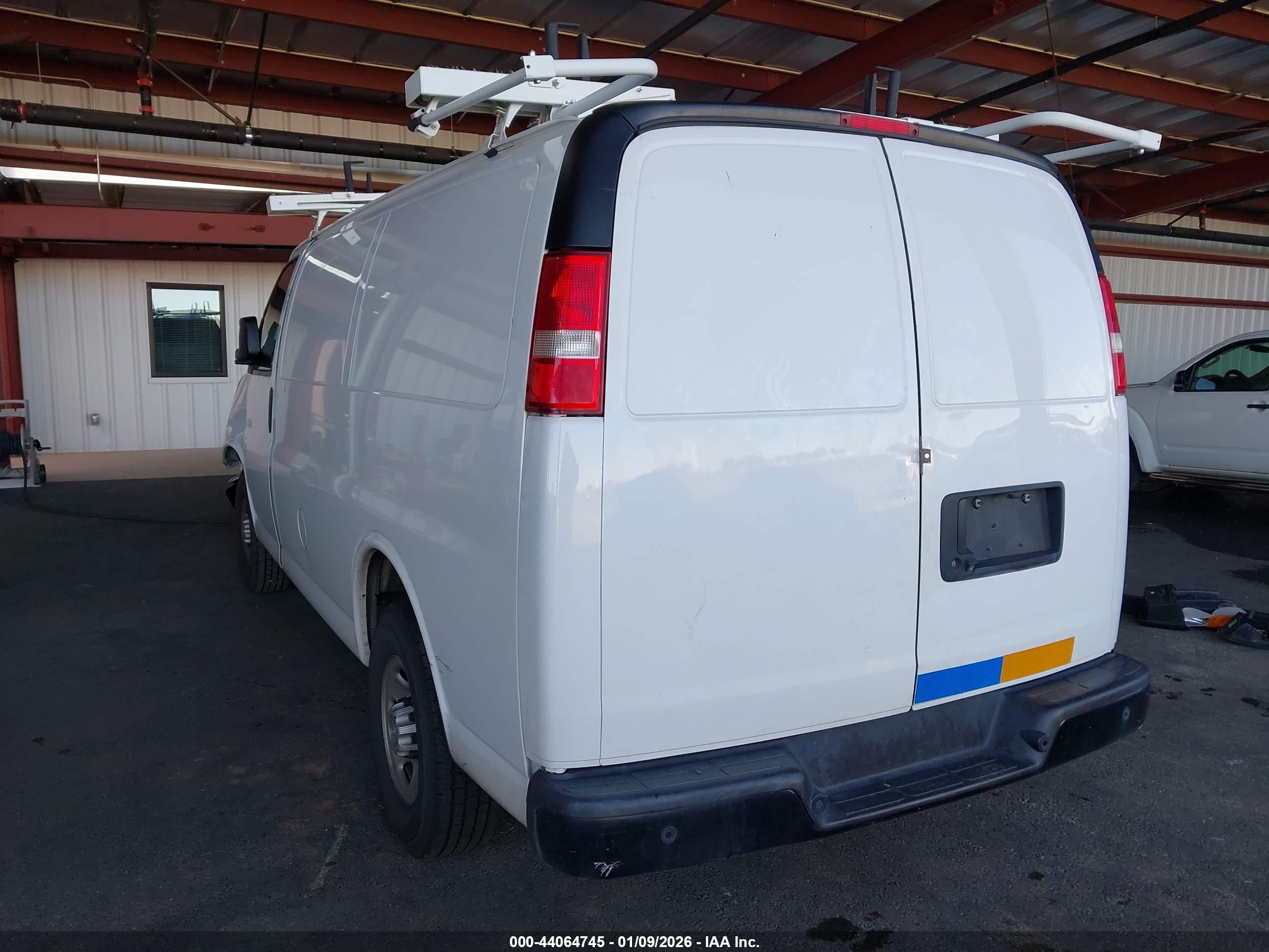 CHEVROLET EXPRESS image 3
