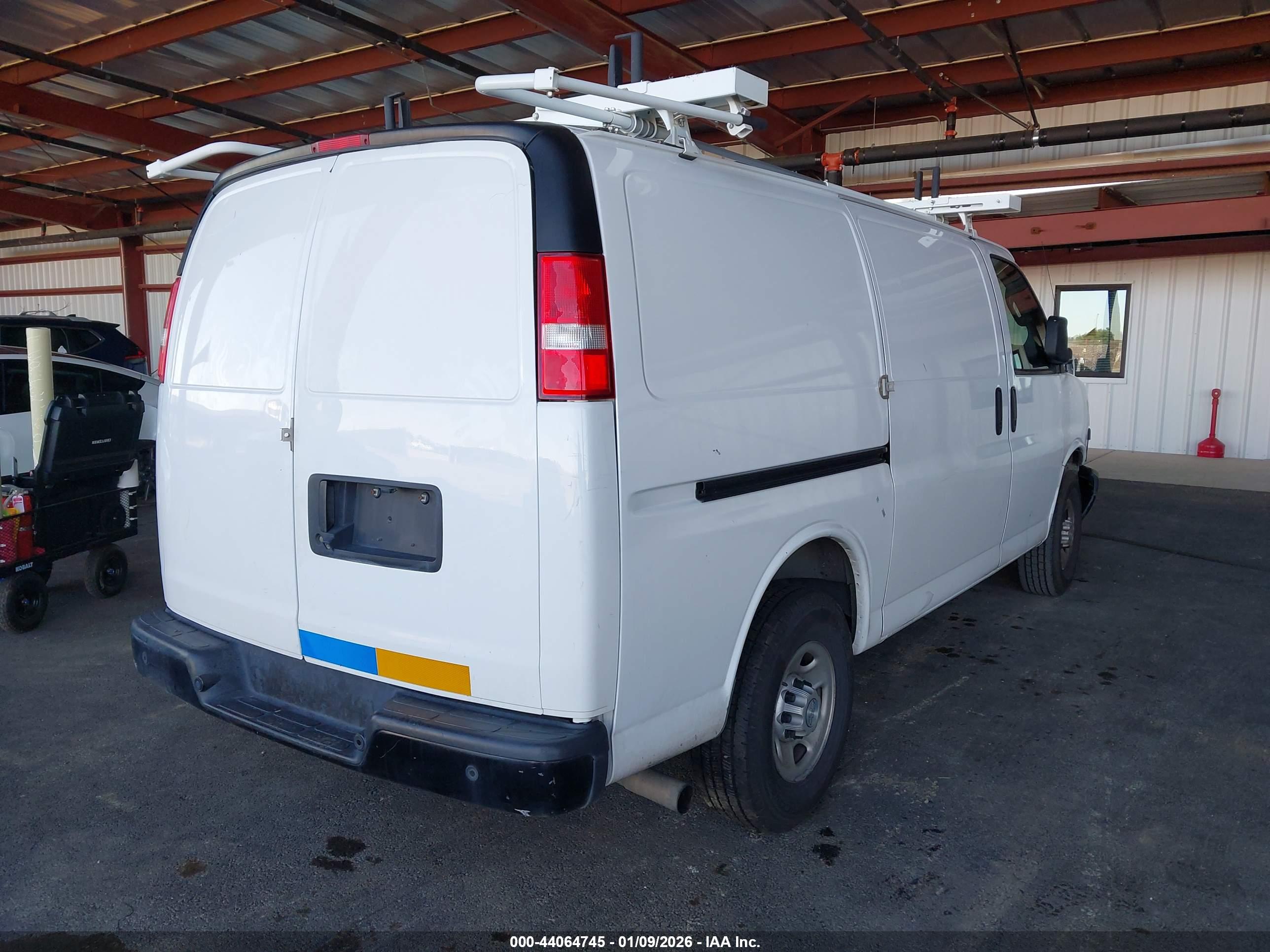 CHEVROLET EXPRESS image 4